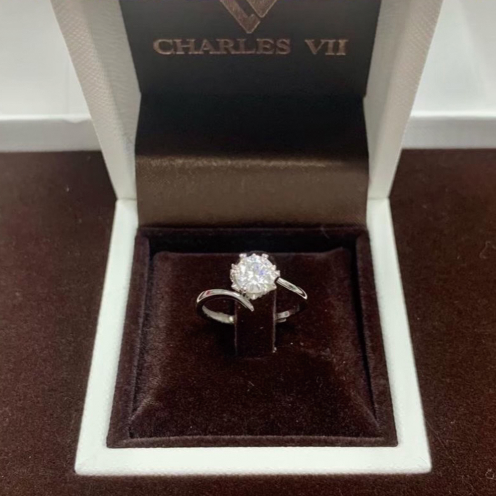 【CHARLES VII 查爾七世系列】CR7-W17 一克拉 莫桑 真鑽 女戒 雪花飛舞