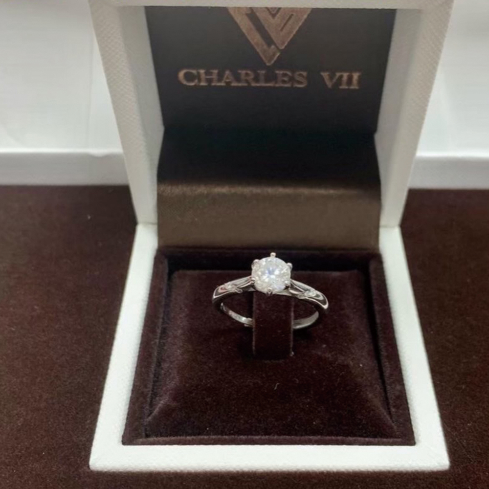 【CHARLES VII 查爾七世系列】CR7-W2 一克拉 莫桑 真鑽 女戒 通靈王妃