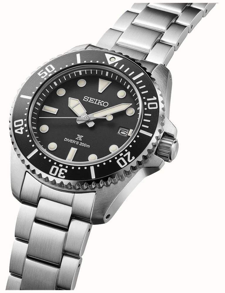 萬年鐘錶 - SEIKO PROSPEX  經典黑色面盤太陽能潛水錶 SNE597P1 / V157-00A0D 錶徑41MM