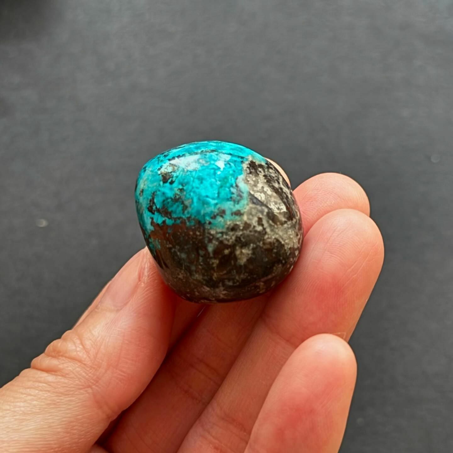 [原石] 美國鳳凰松 矽孔雀石 水晶滾石