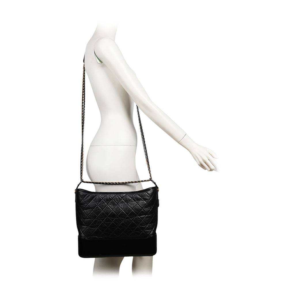 【CHANEL】Gabrielle HoBo菱格紋小牛皮流浪包(大款)(黑色)A93825 Y61477 94305