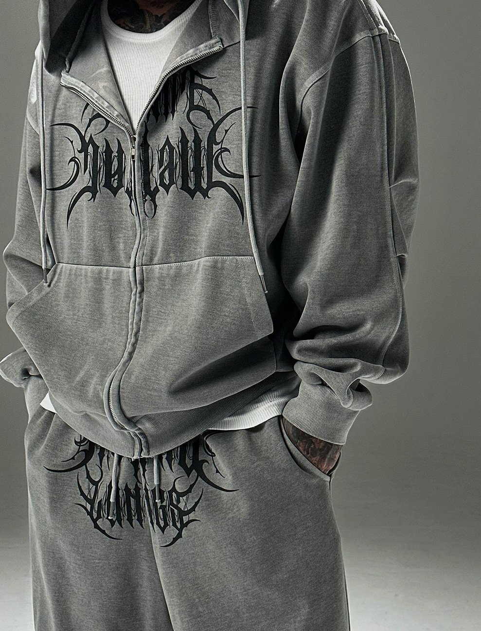 顏料刻字連帽拉鍊外套