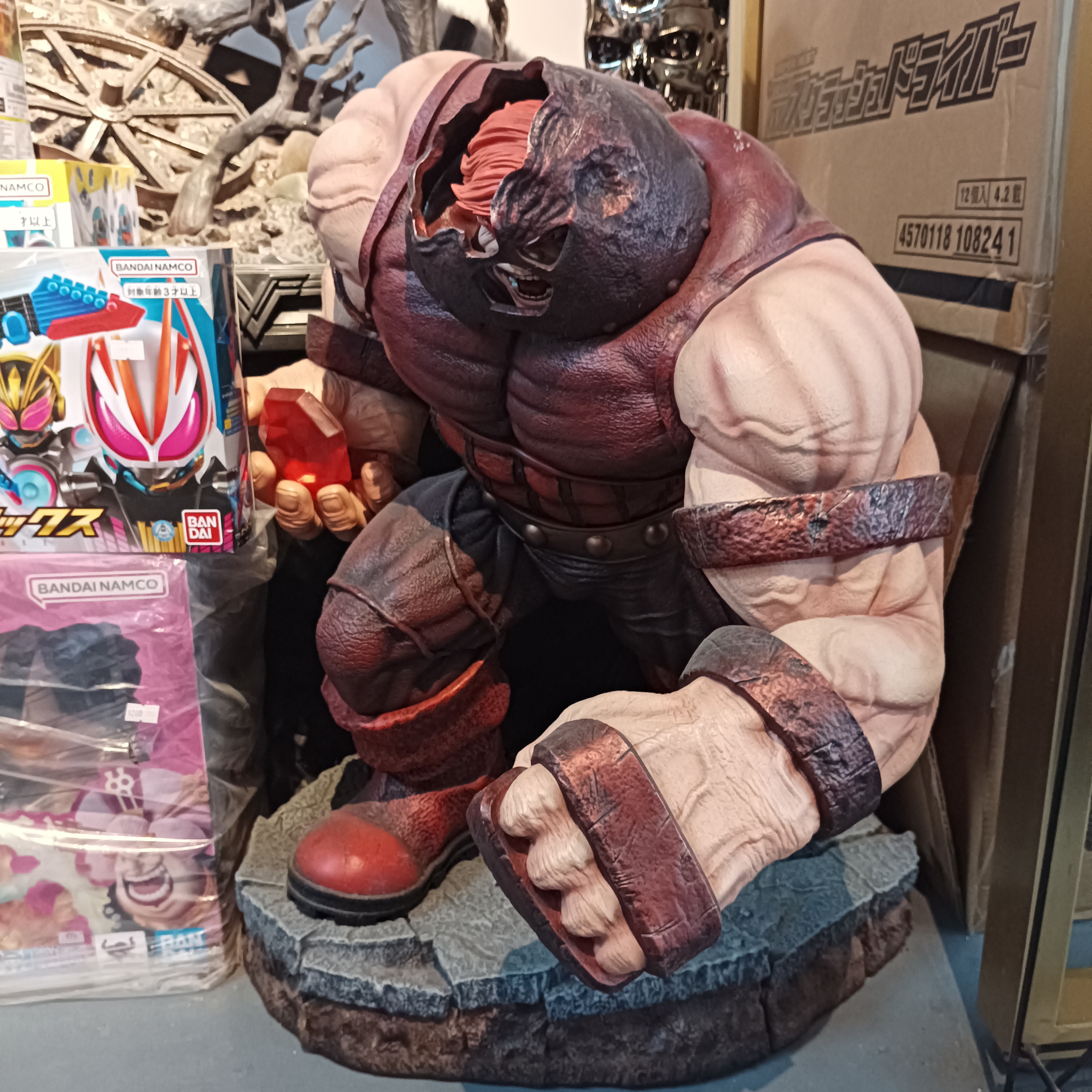 寄賣-其它 紅坦克 雕像