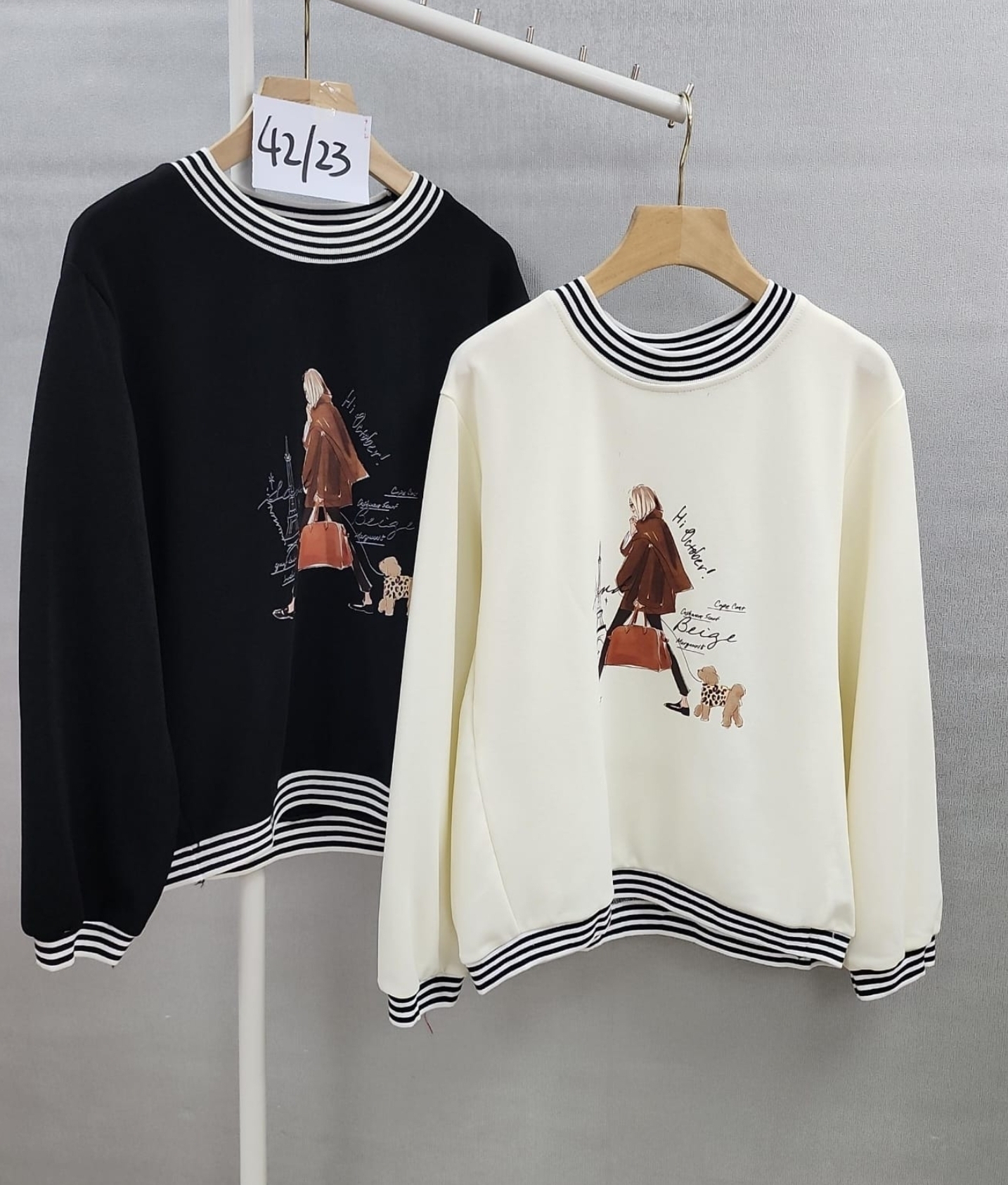 ca12904 領邊腳邊女人tee  胸42  長23  黑，杏