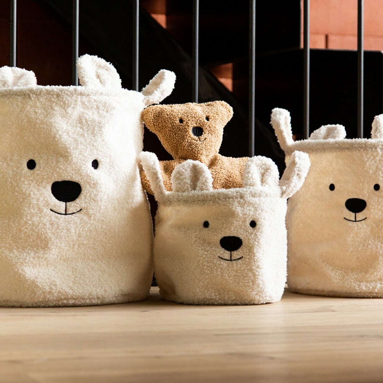 《5116》奶油毛絨刺繡小熊收納籃