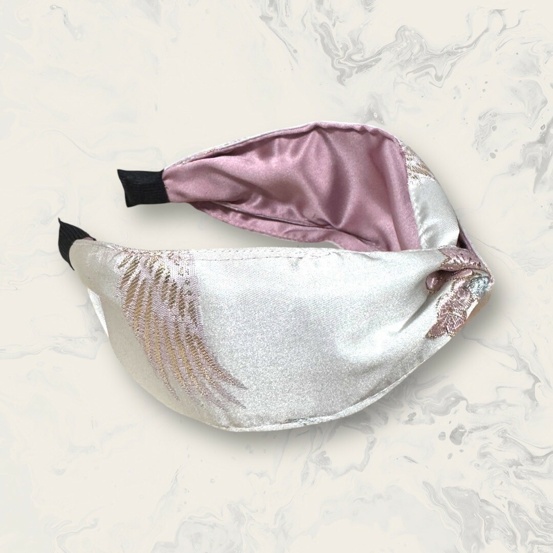 韓國直送髮飾 雙色金線刺繡花花光澤緞面中交叉結寬版手工髮箍