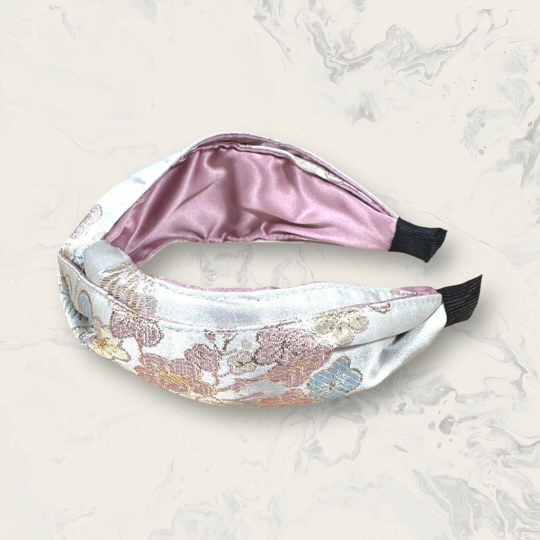 韓國直送髮飾 雙色金線刺繡花花光澤緞面中交叉結寬版手工髮箍