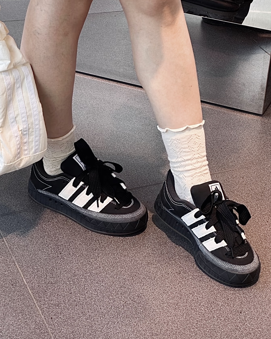 【現貨】Adidas Adimatic 麵包鞋 鯊魚 Oreo 配色 外縫線 麂皮 黑米