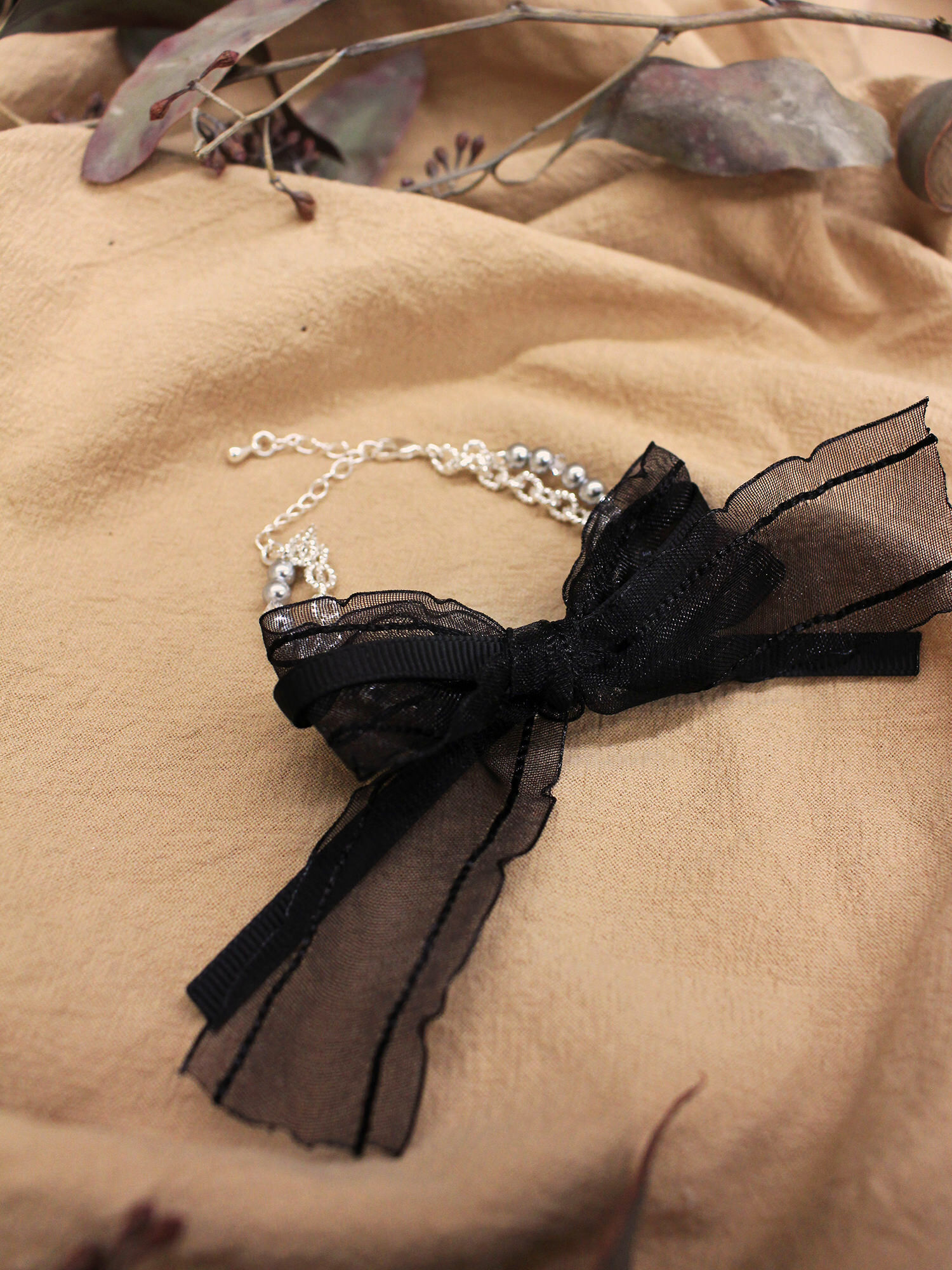 灰色的雨。MUCHAT手作珍珠蝶結麻花圈手鍊 (含別針)