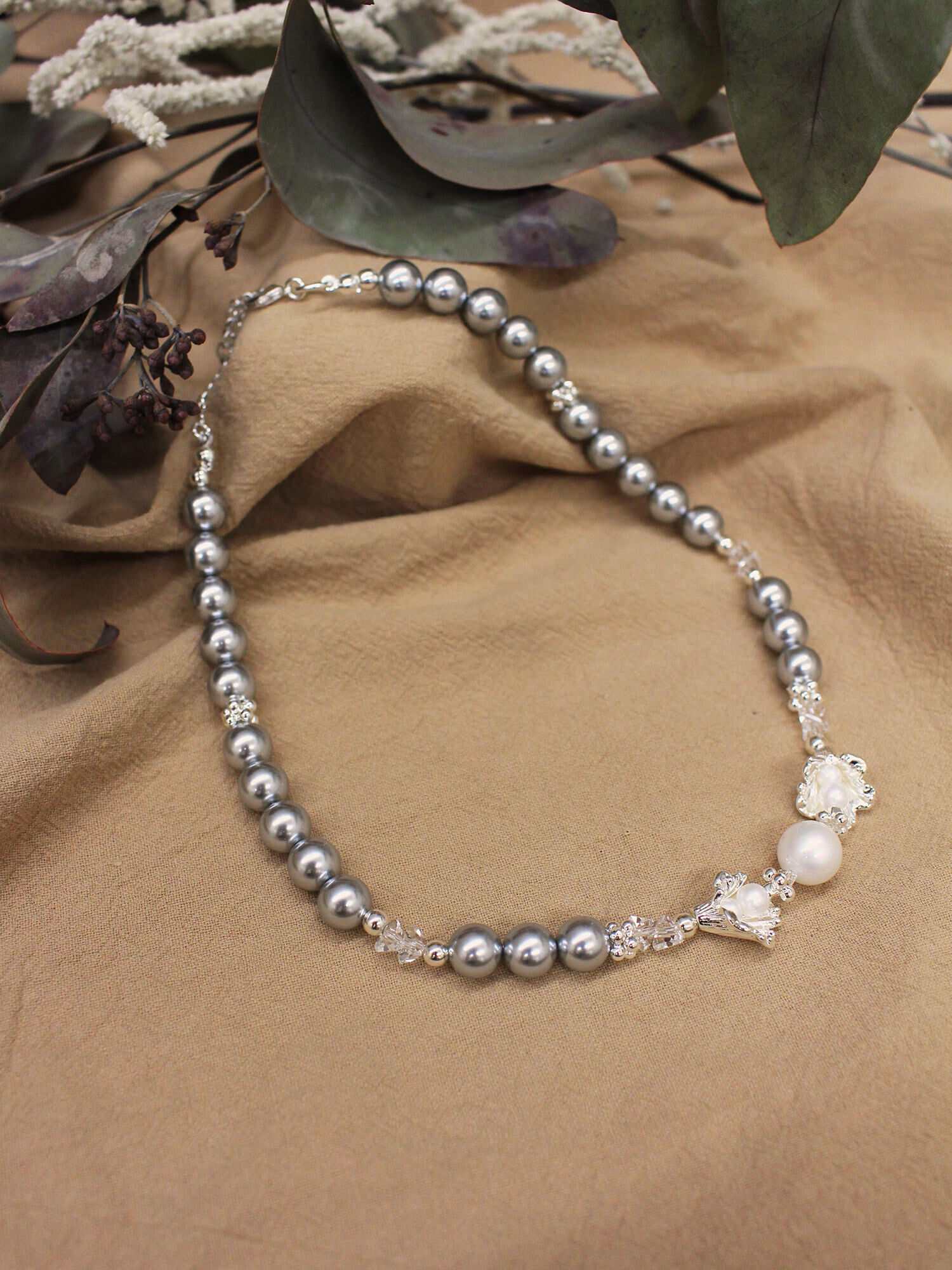 灰色的雨。MUCHAT手作珍珠水晶花苞項鍊