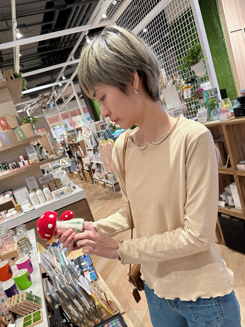 一件能單穿又能內搭的包色上衣 ⚡️搶手貨⚡️