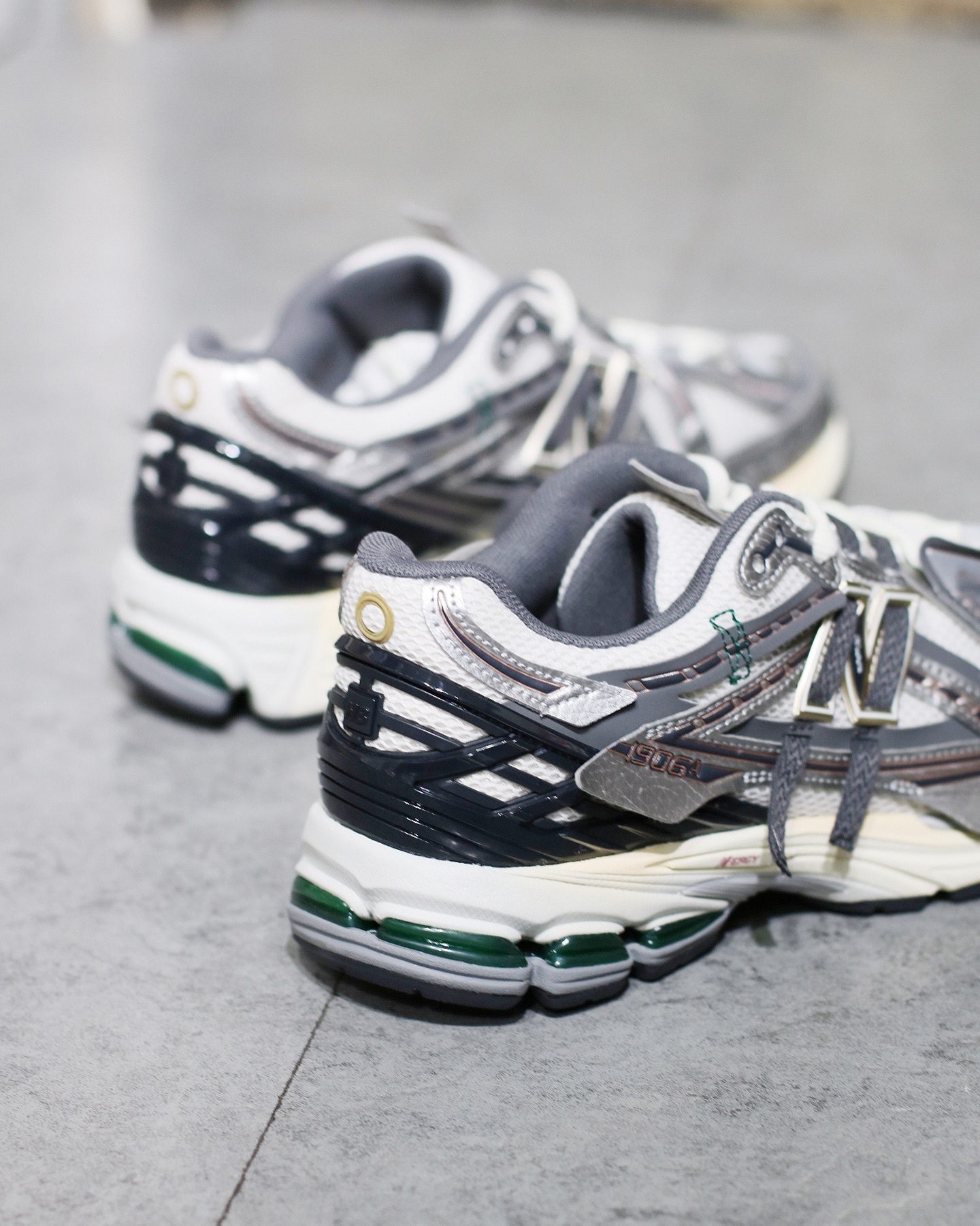 New Balance M1906AD. Silver Metallic