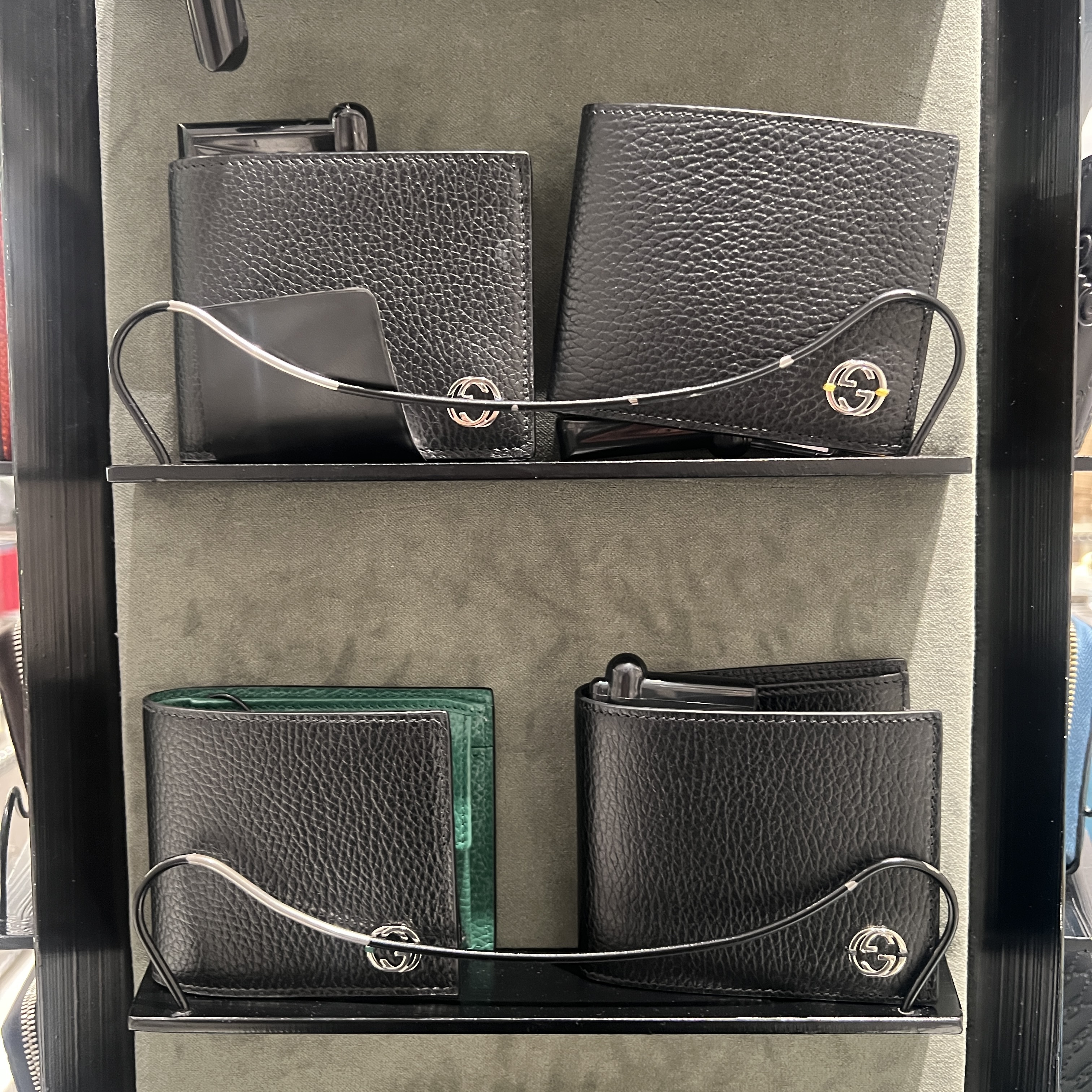 Gucci Dollar Calf bi-fold Men Wallet in 4 colors