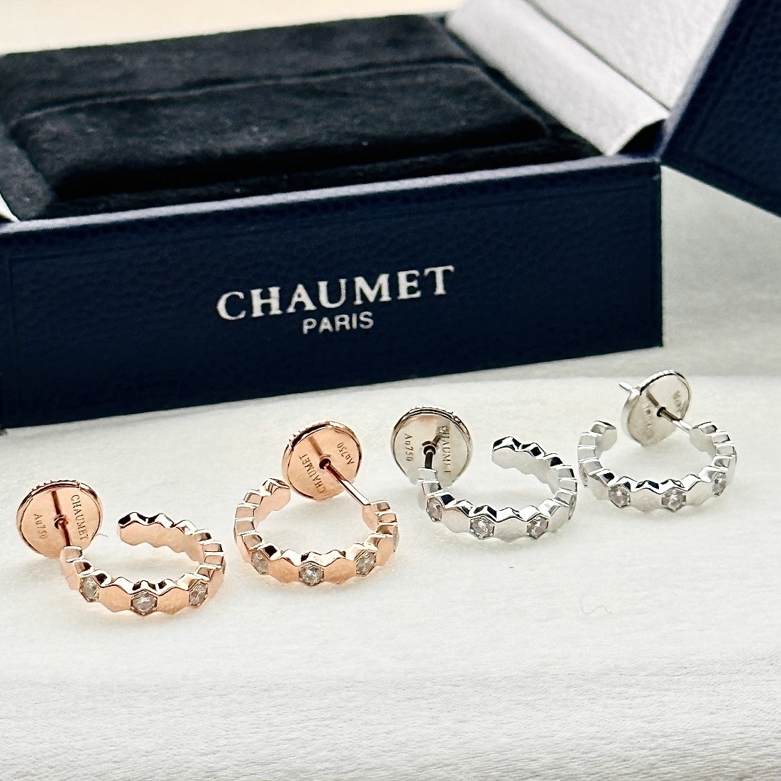 cm”18k bee my love蜂巢高奢定製半鑽耳釘圈