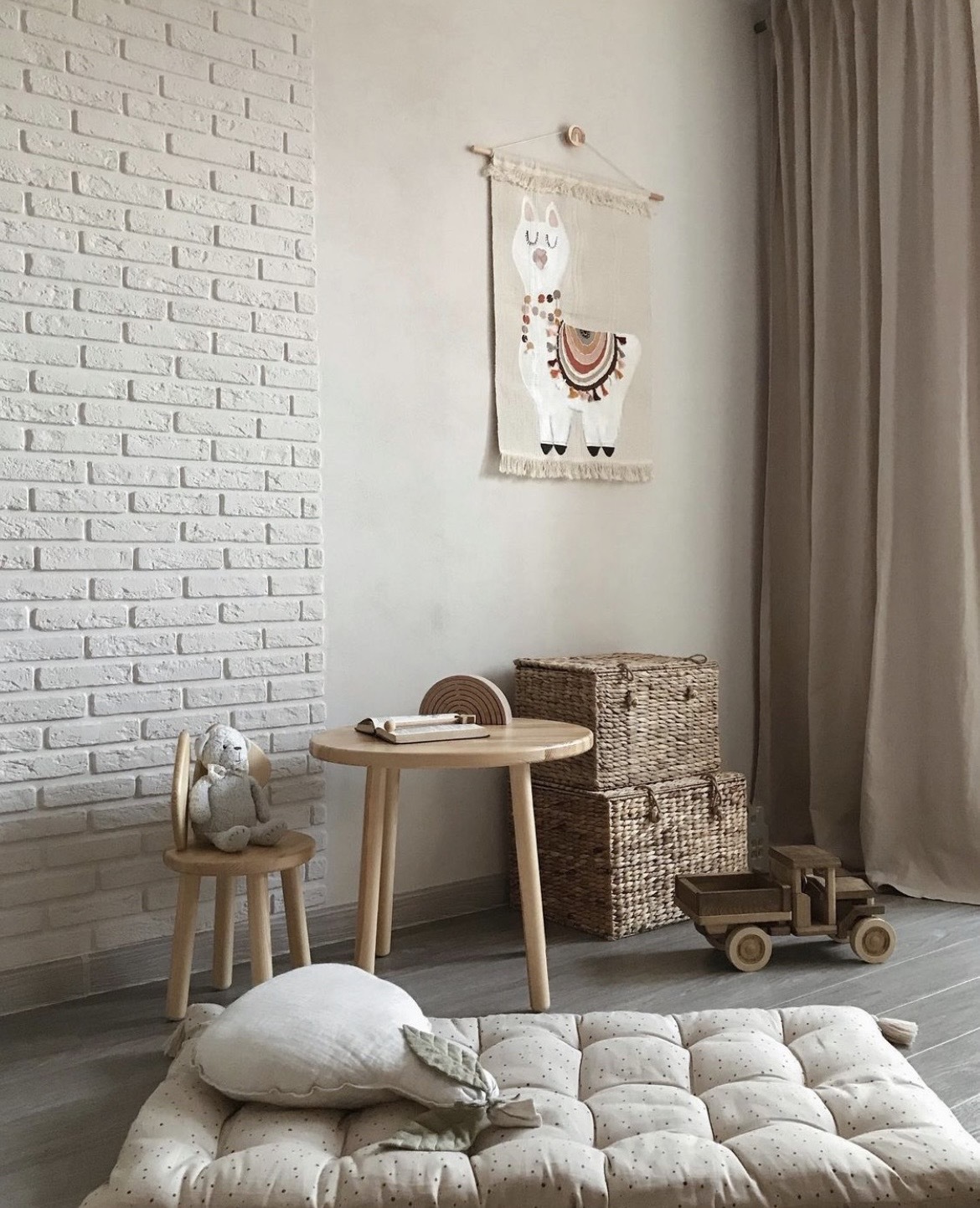 Wall Panel 手工掛旗 - Llama