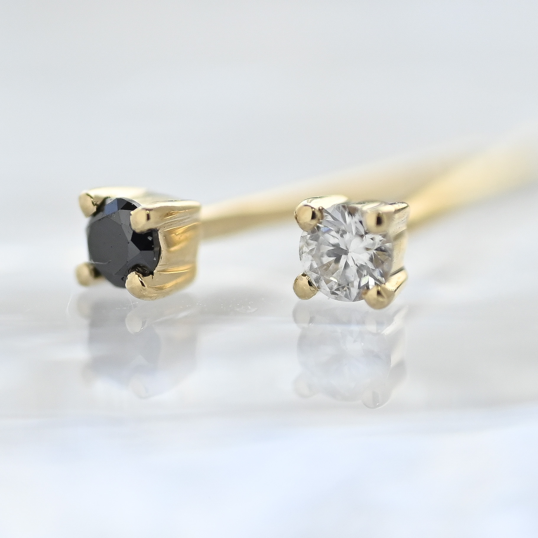 18K White/ Black Diamond Earring
