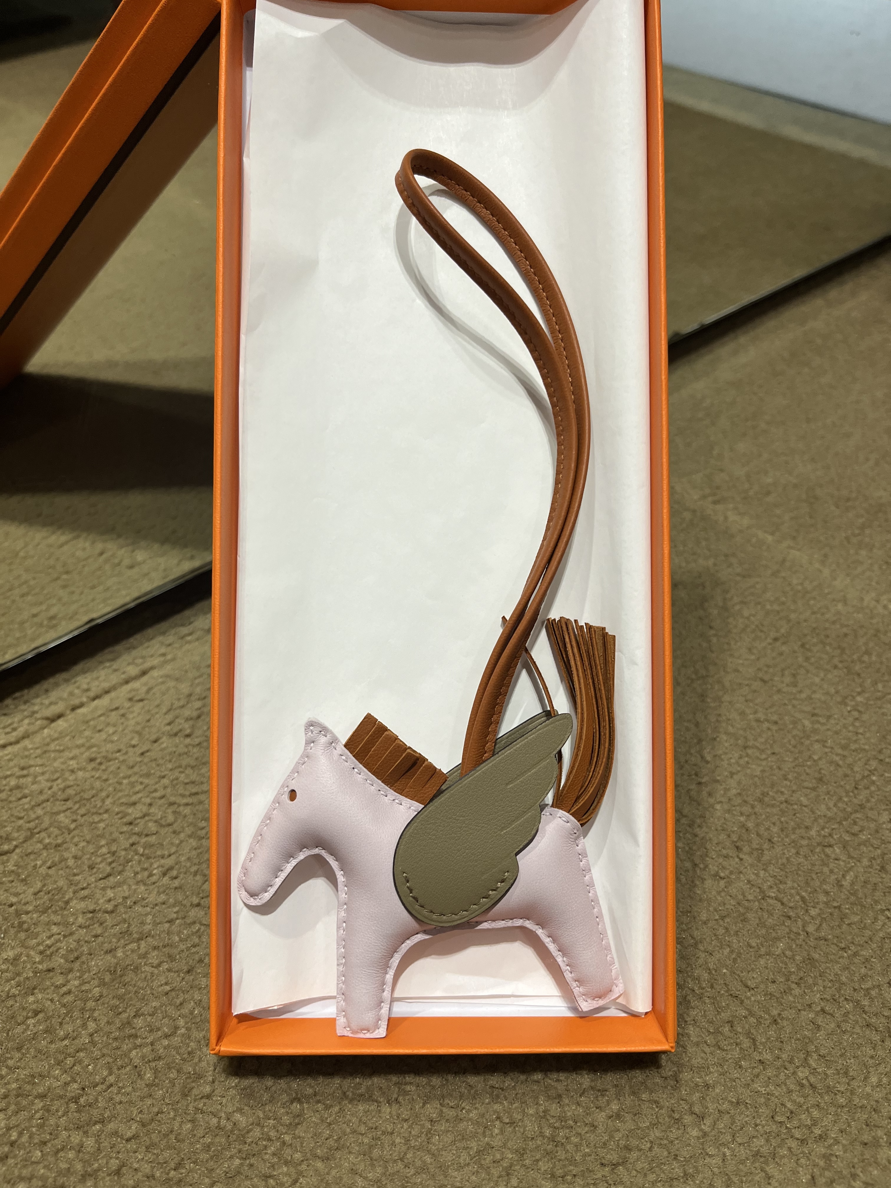 Rodeo pegase 09 mauve pale /8Q beige / 37 gold