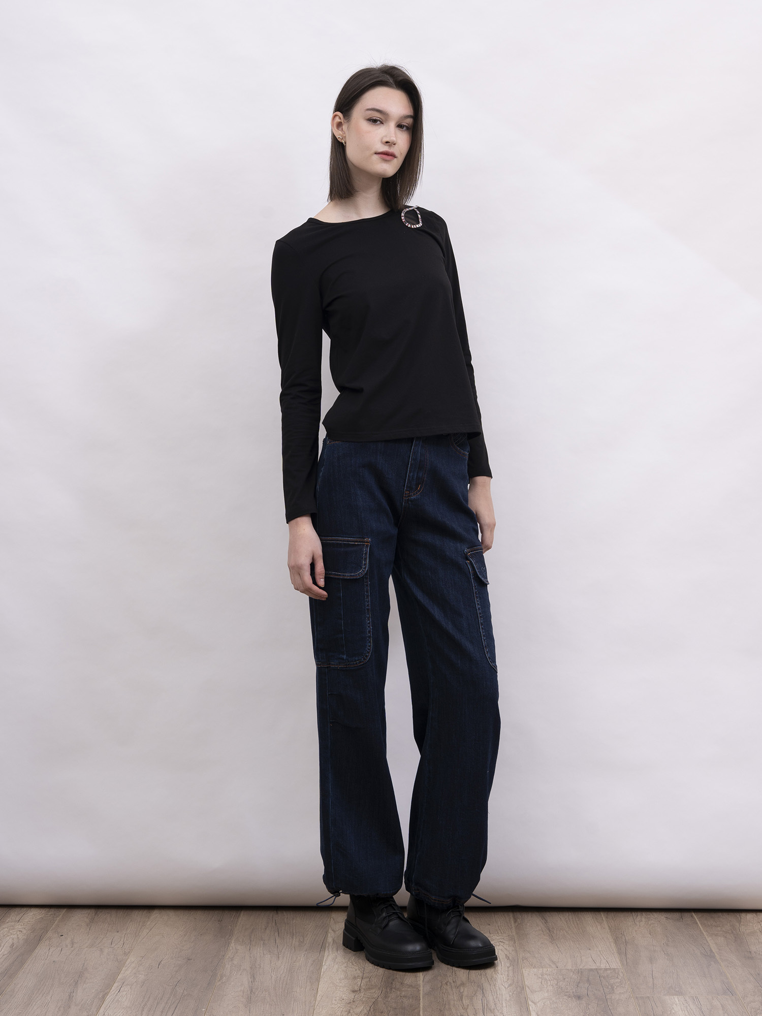 mi-tu 閃石鏤空圓領上衣