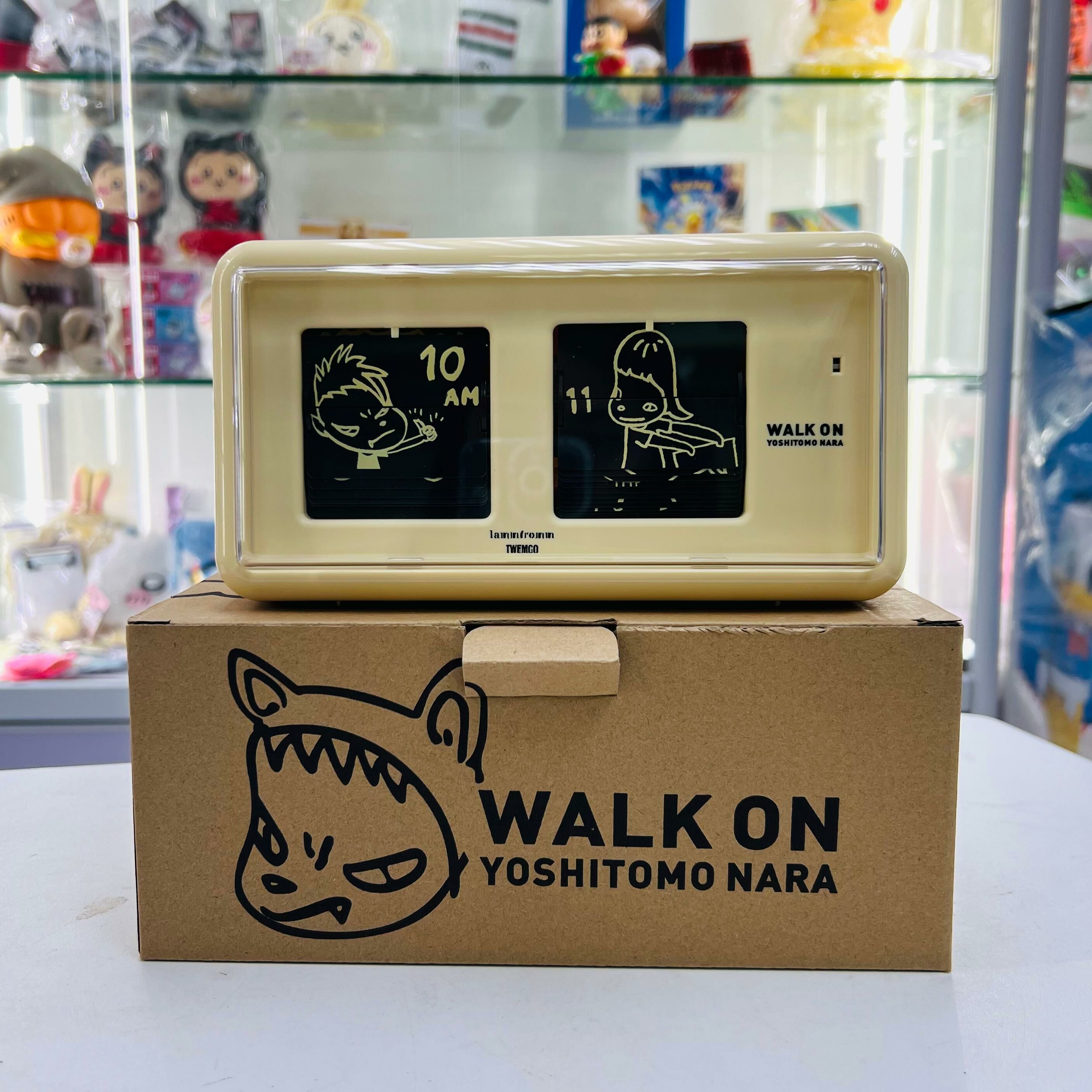 Yoshitomo Nara Michi Flip Clock [WALK ON (Beige)]
