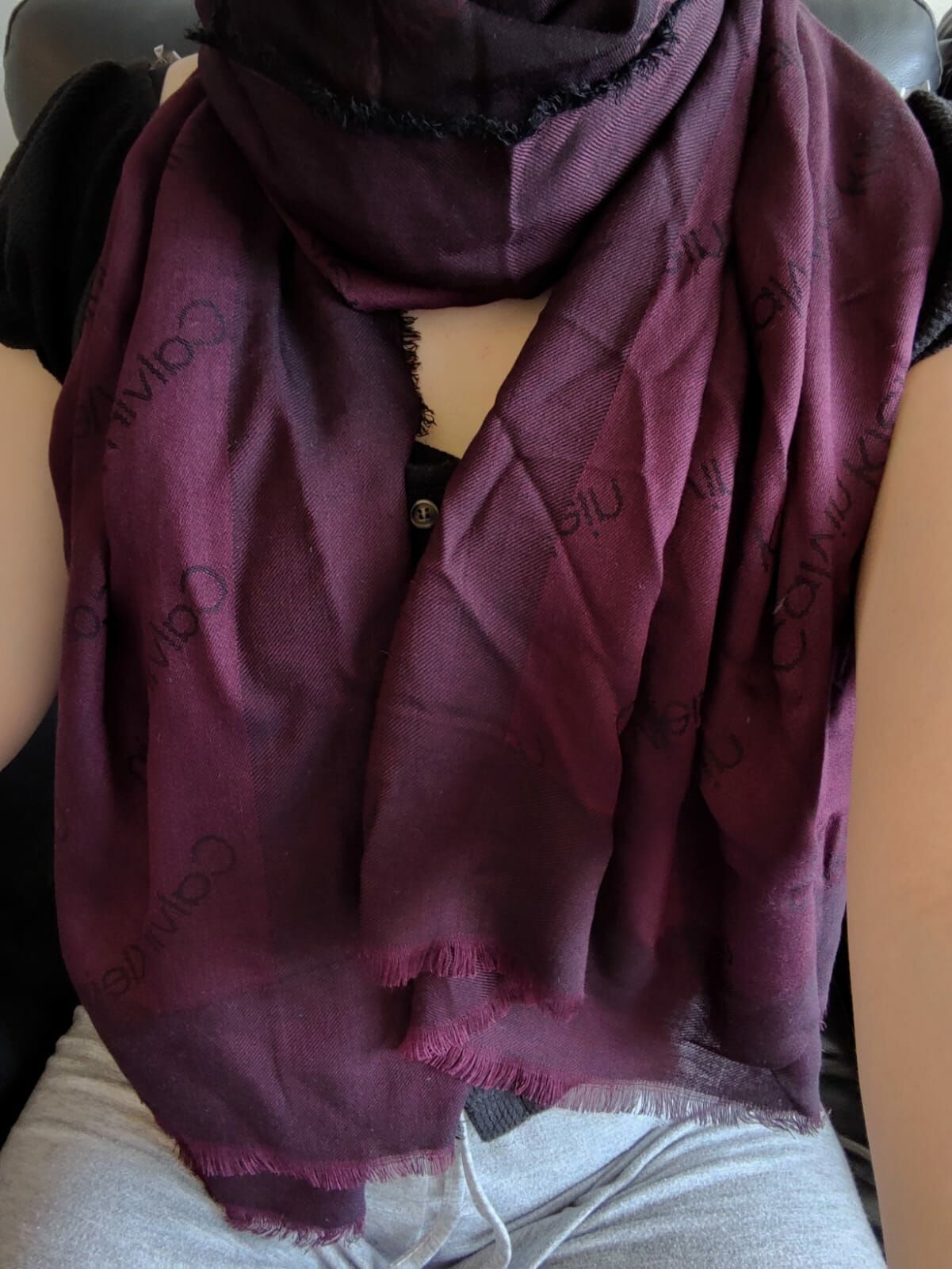 Calvin Klein多用途披肩頸巾