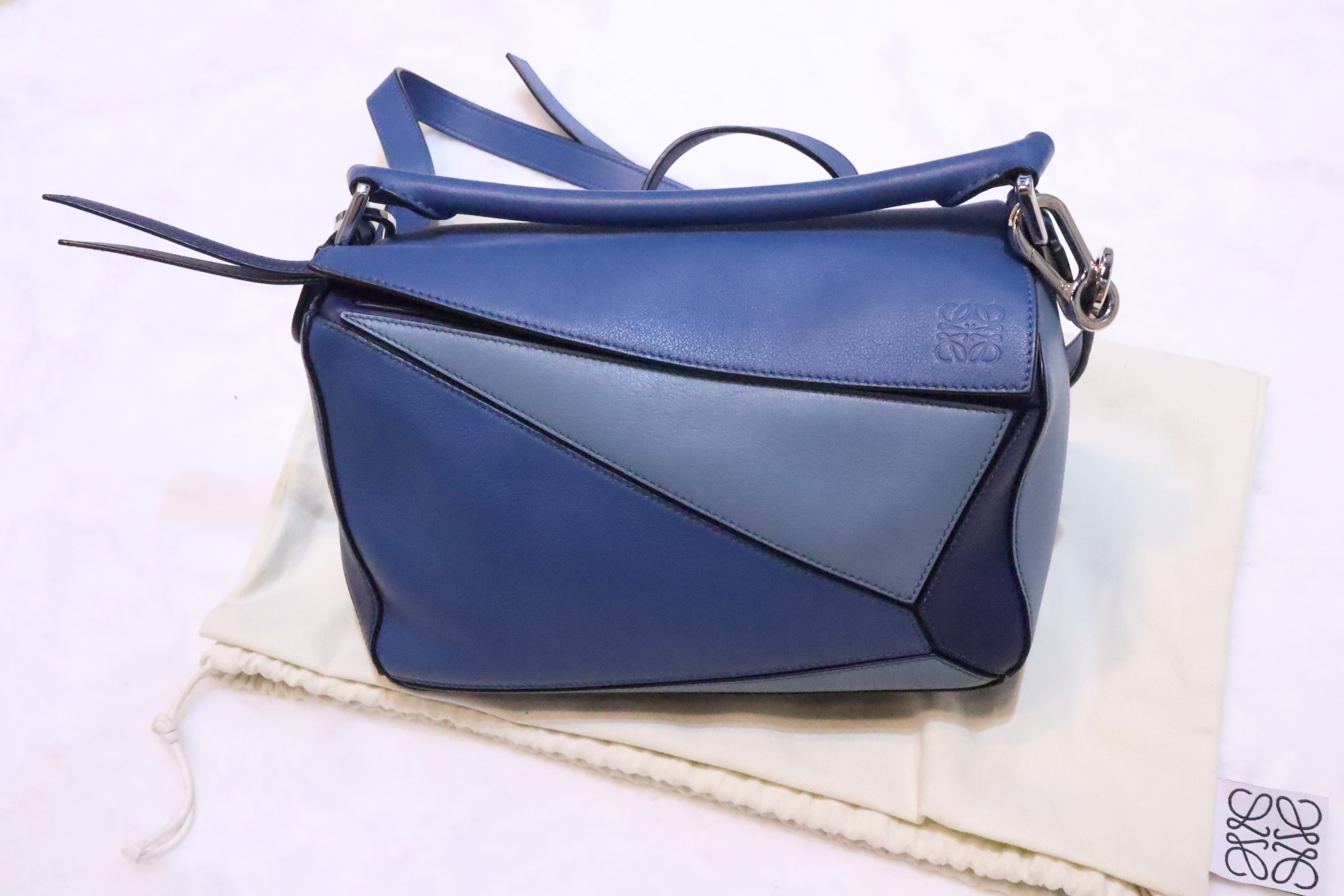 loewe puzzle 藍色拼色袋💙🩵