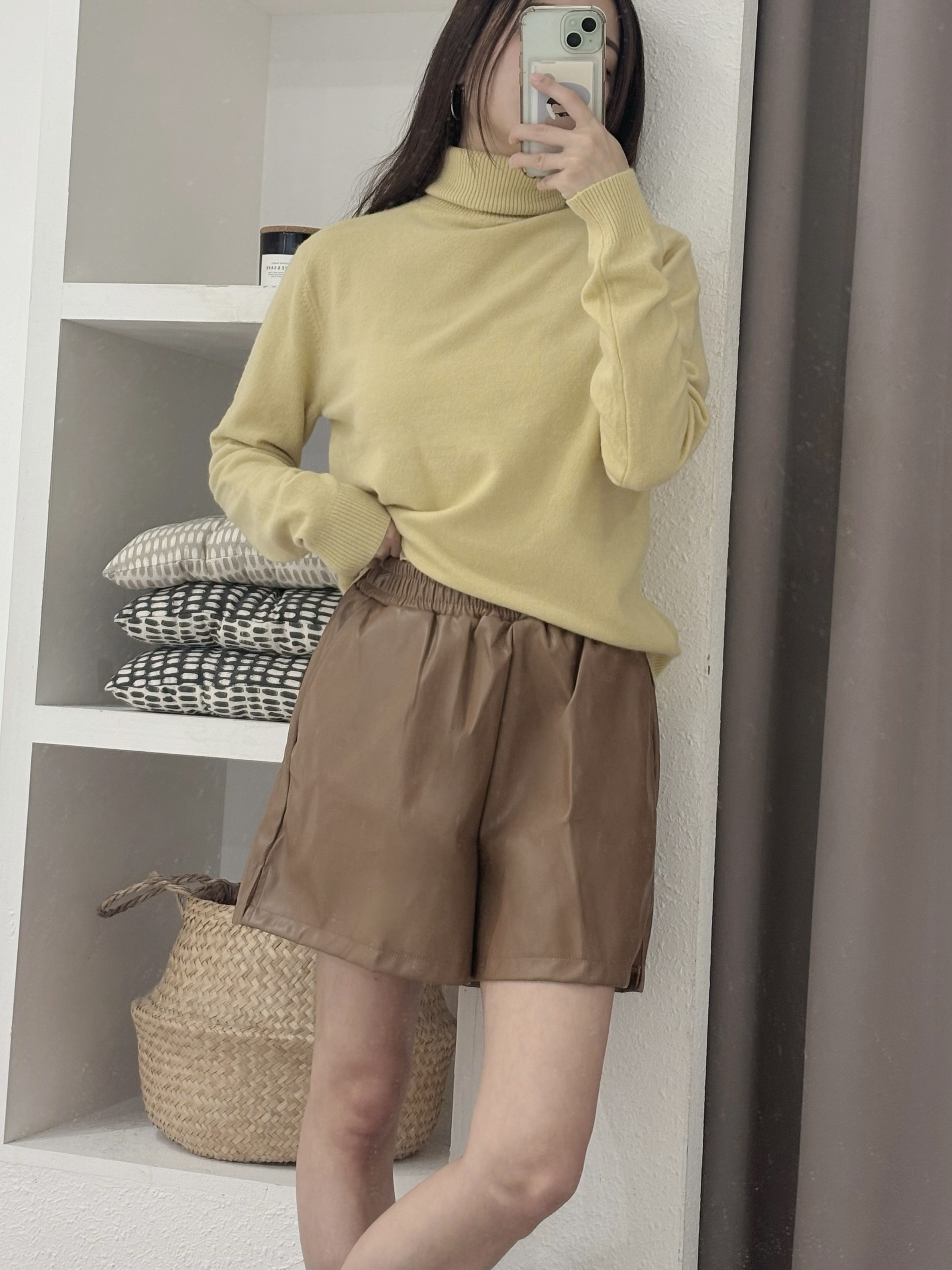 |現貨|鬆緊腰側開衩寬鬆皮短褲(3色)