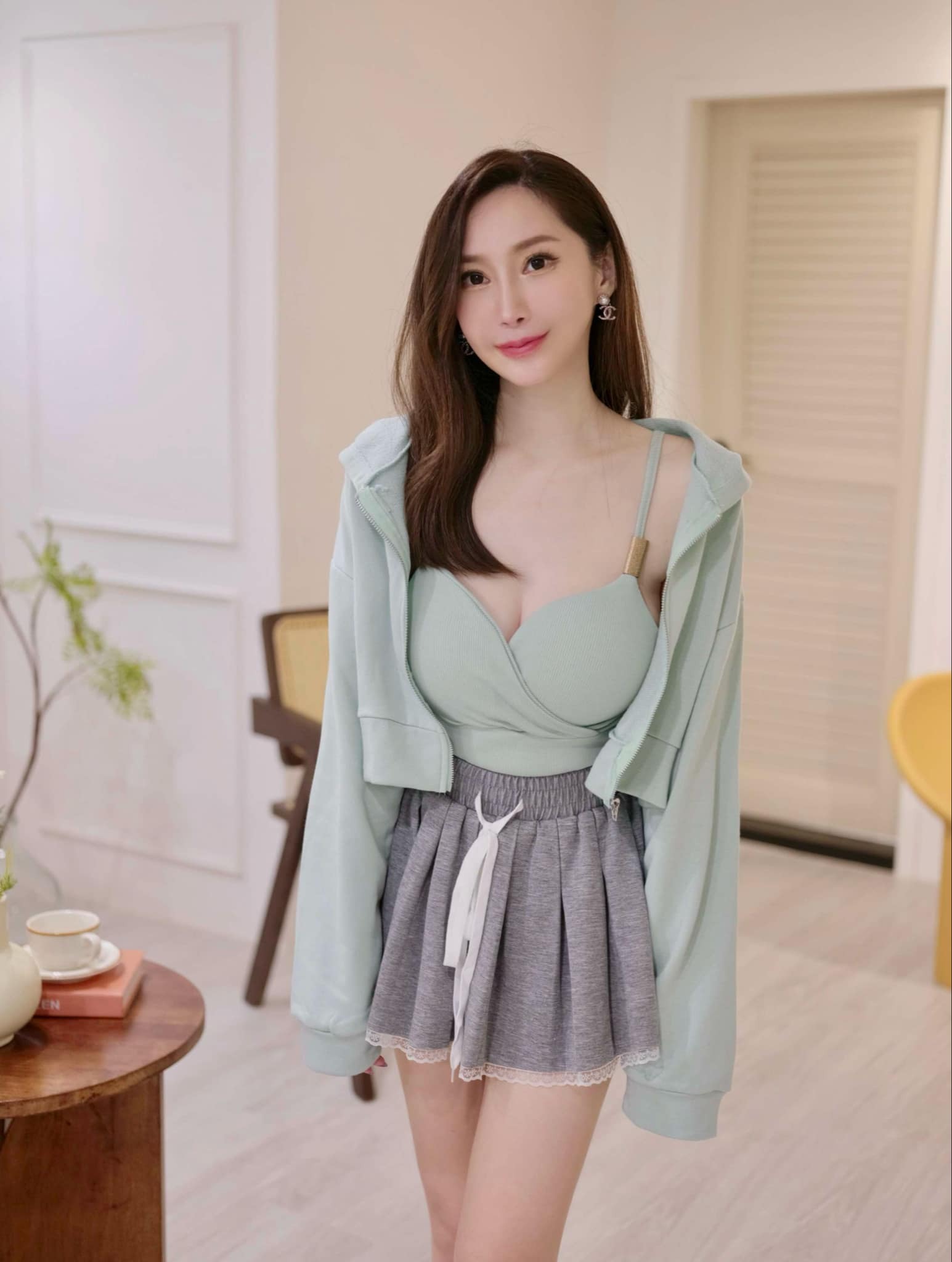 🤍高磅細肩帶背心+連帽外套兩件式（粉綠色均碼）