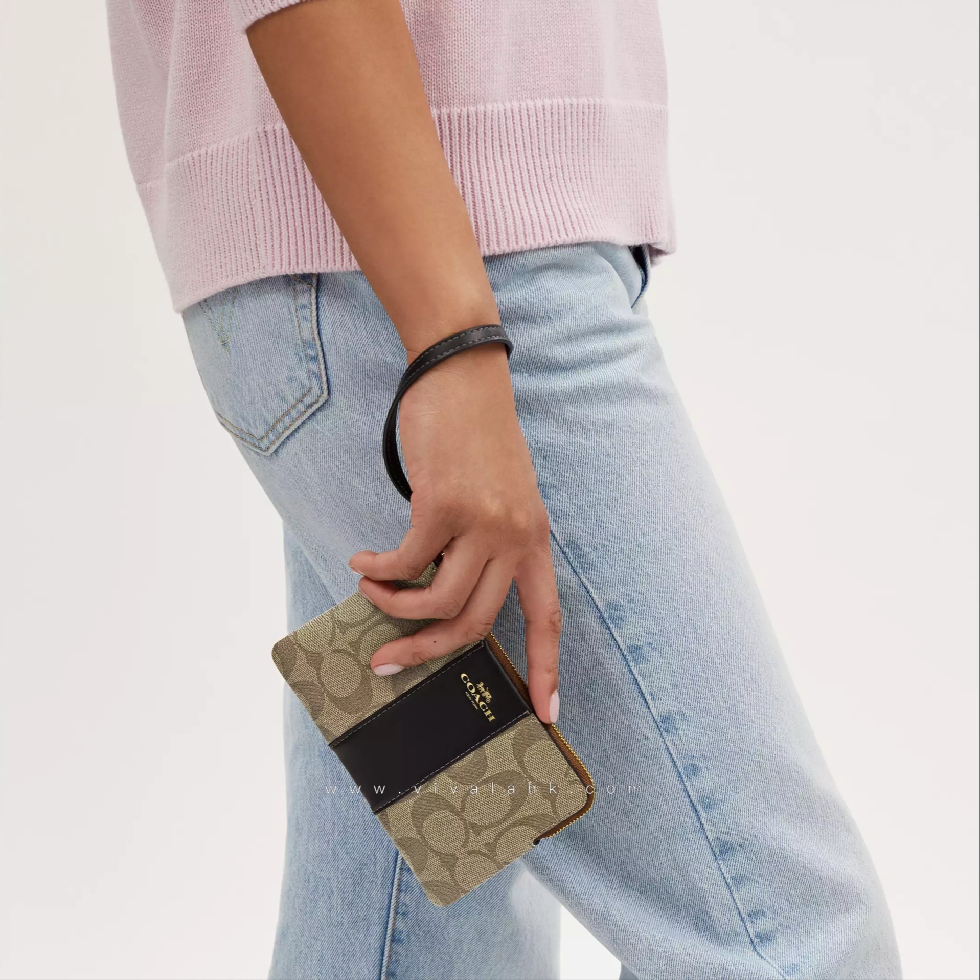 Coach - Corner Zip Wristlet In Signature Canvas (CS602)