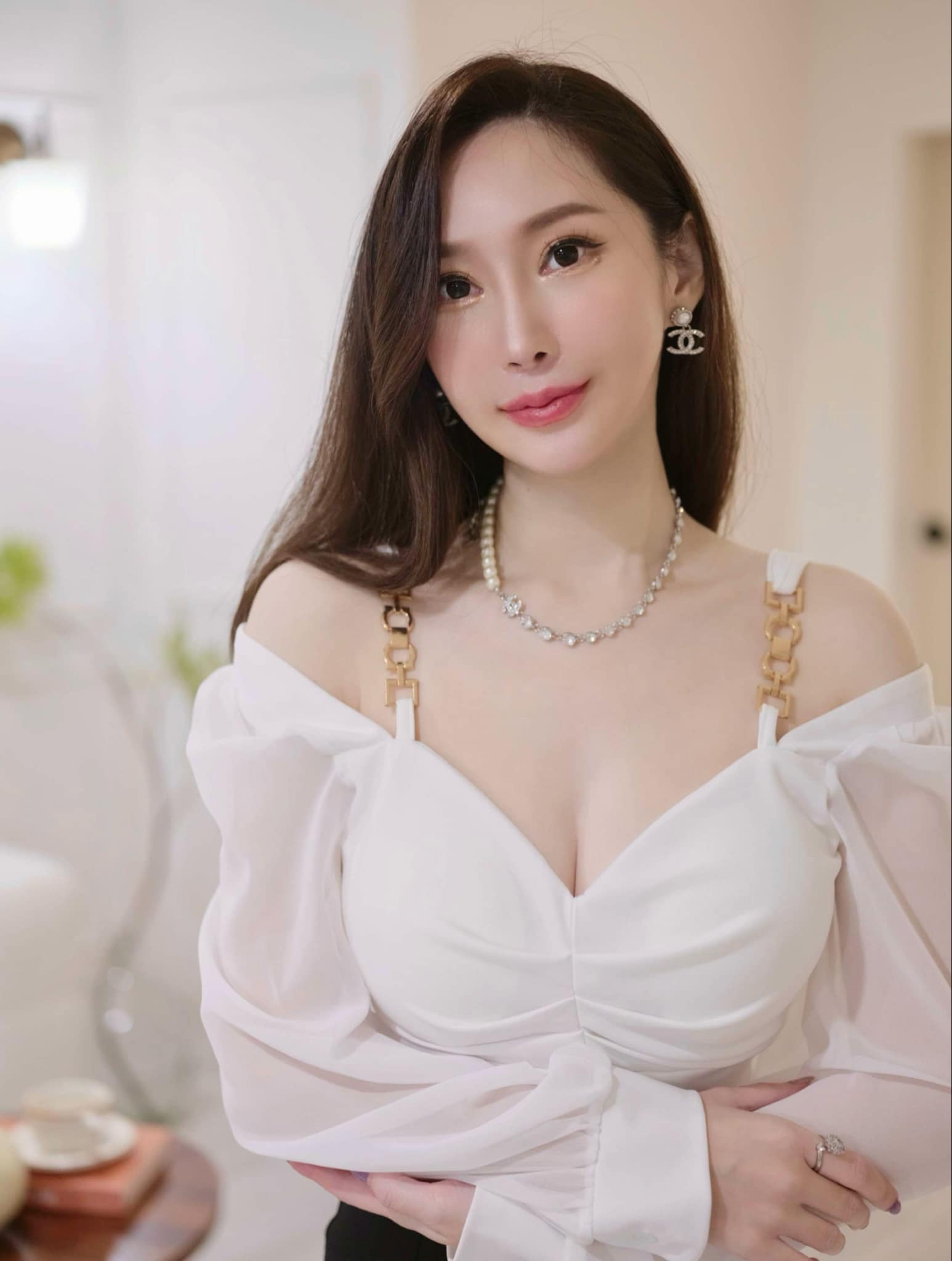 🤍肩鍊設計抓皺桃心上衣（白色均碼有罩杯）