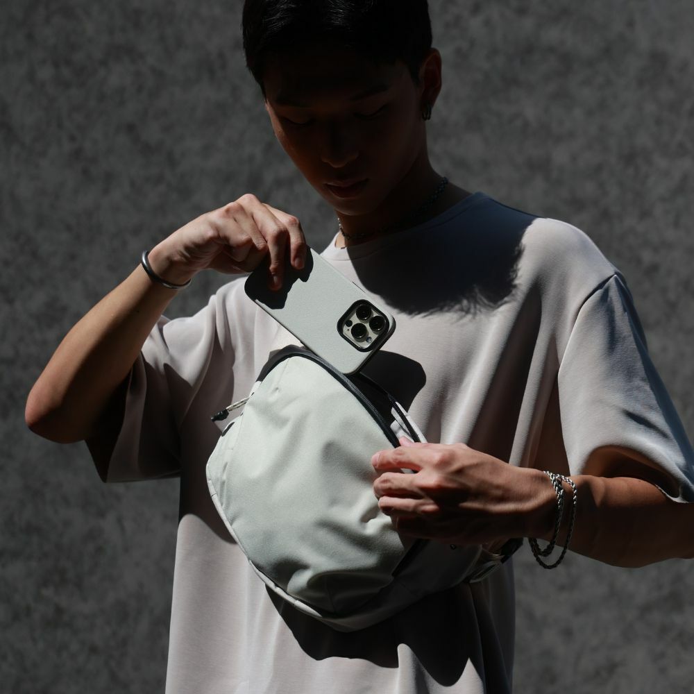 Orbitkey Urban Sling 深度輕量漫遊包 - 岩白