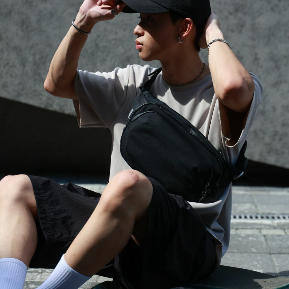 Orbitkey Urban Sling 深度輕量漫遊包 - 夜黑