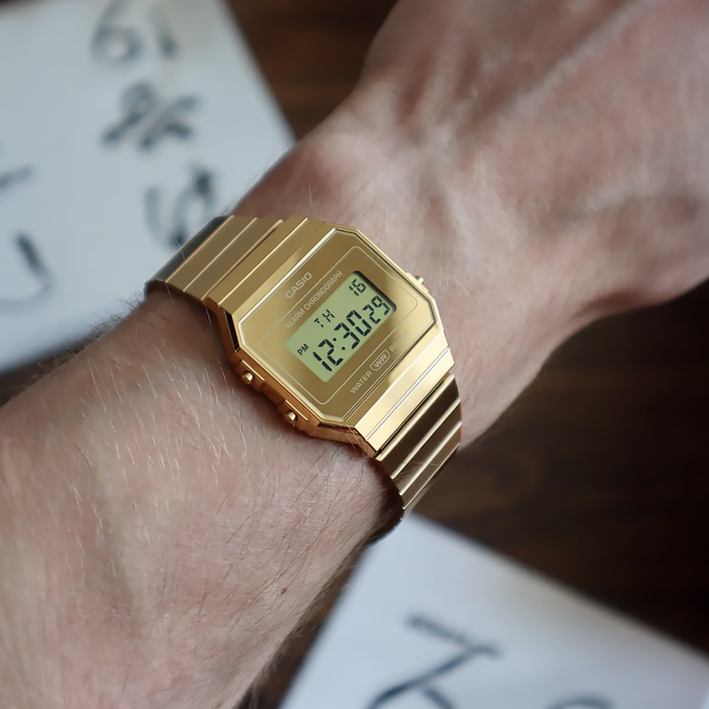 【CASIO 卡西歐】 A700WEVG-9A 復古金 氣質 自動日曆 計時碼錶鬧鈴LED 鋼帶 電子錶 手錶