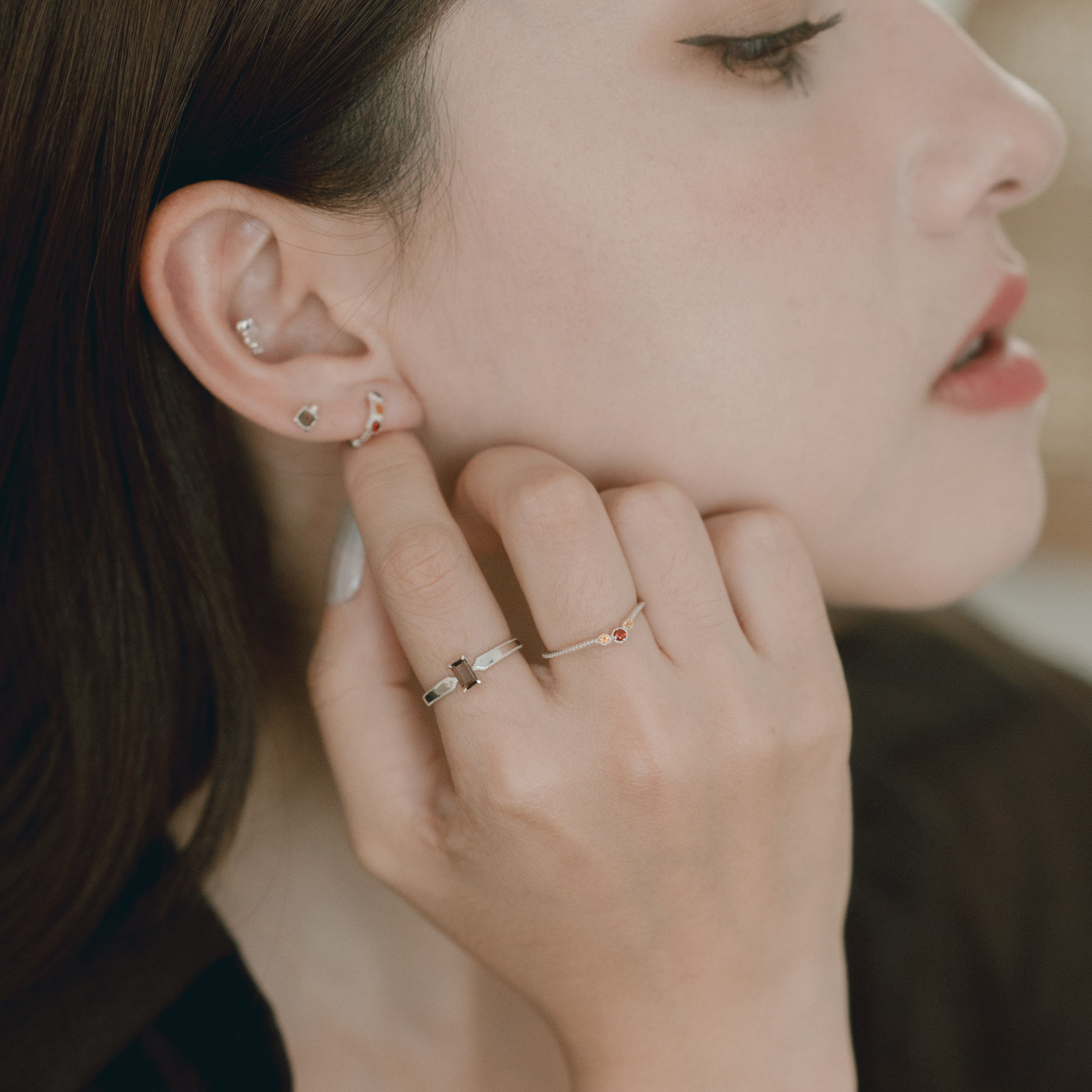 滾邊石榴黃水晶微V型戒指