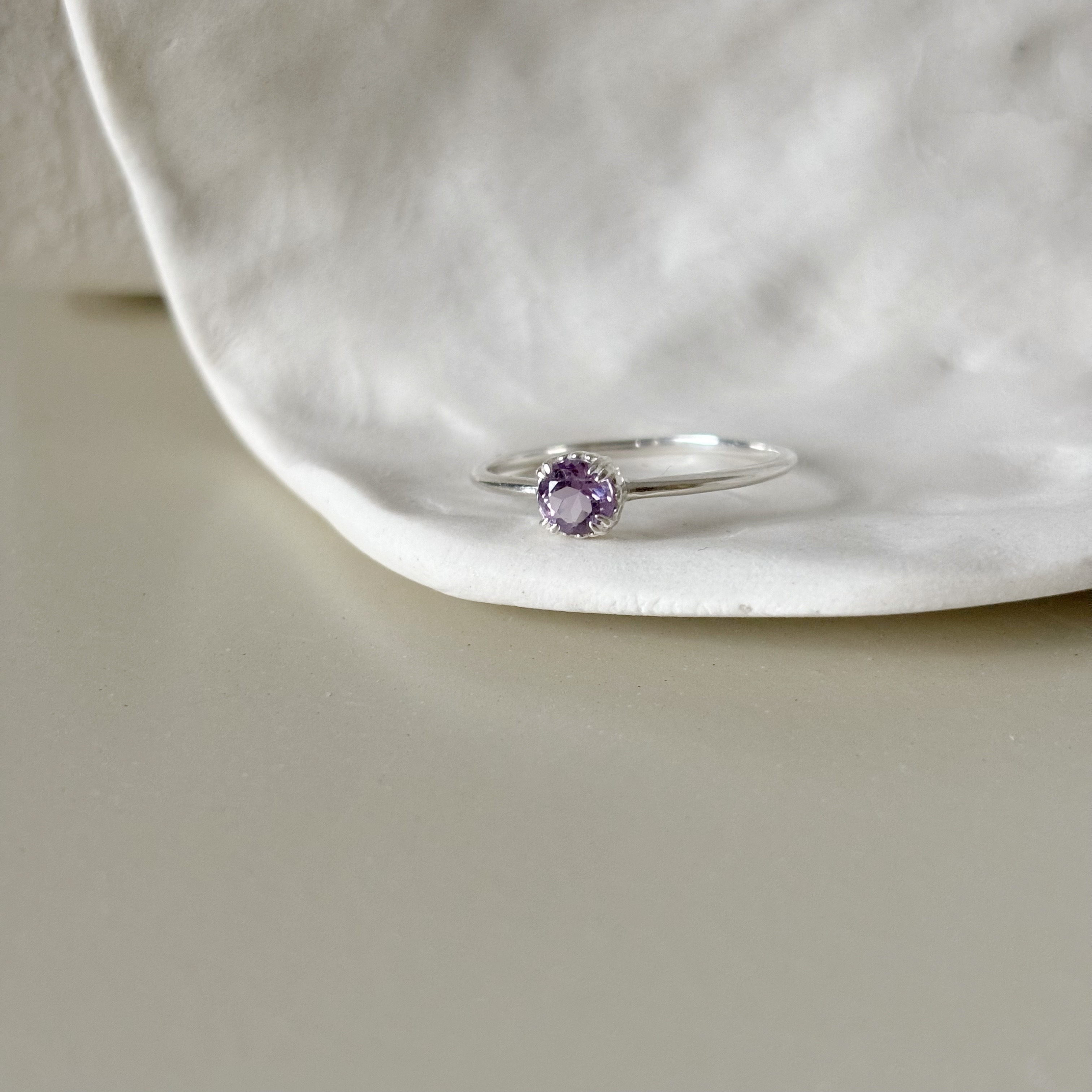 圓四爪紫水晶戒指