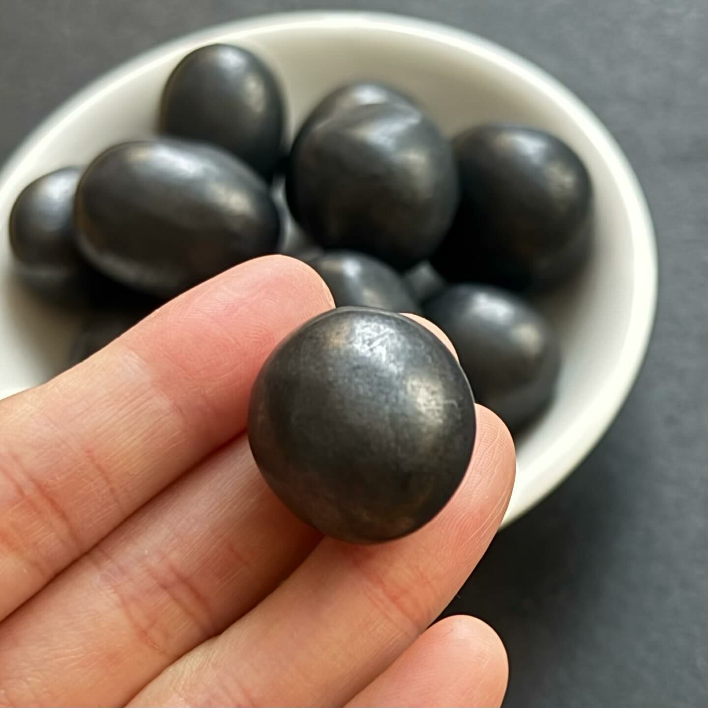 [原石] 次石墨 水晶滾石