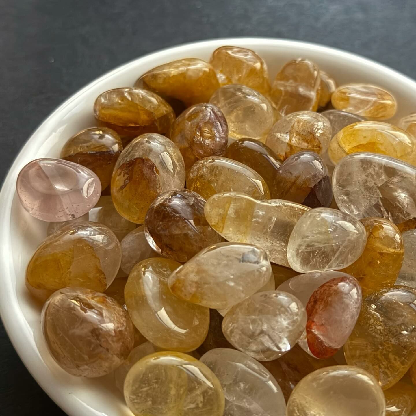 [原石] 黃金療癒者 /黃膠花 水晶滾石 5顆一組