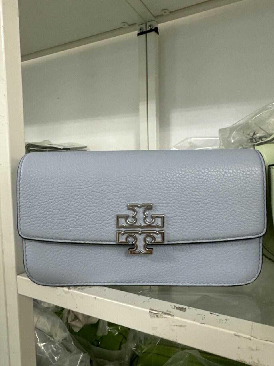 S] TORY BURCH BRITTEN CHAIN WALLET W WRISLET,BLUE MIST