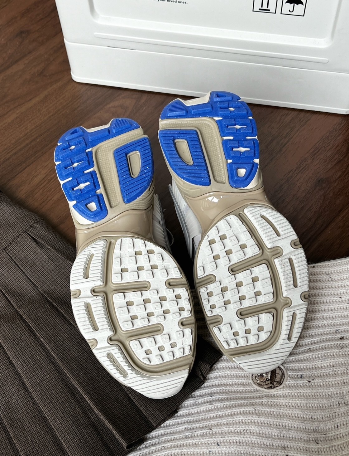 NIKE V2K RUN GTX 防水燕麥灰