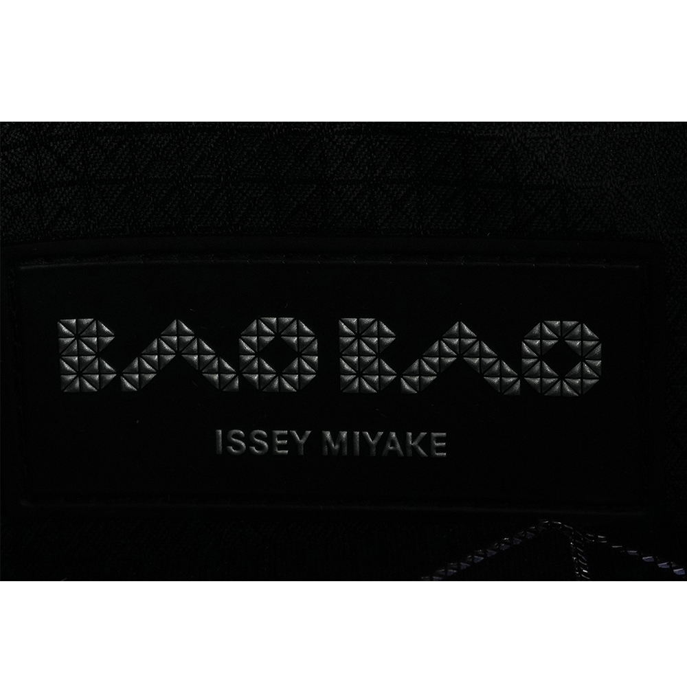 【ISSEY MIYAKE三宅一生】BAO BAO CARAT 3X3 亮面手提小方盒(黑色)AG610 15