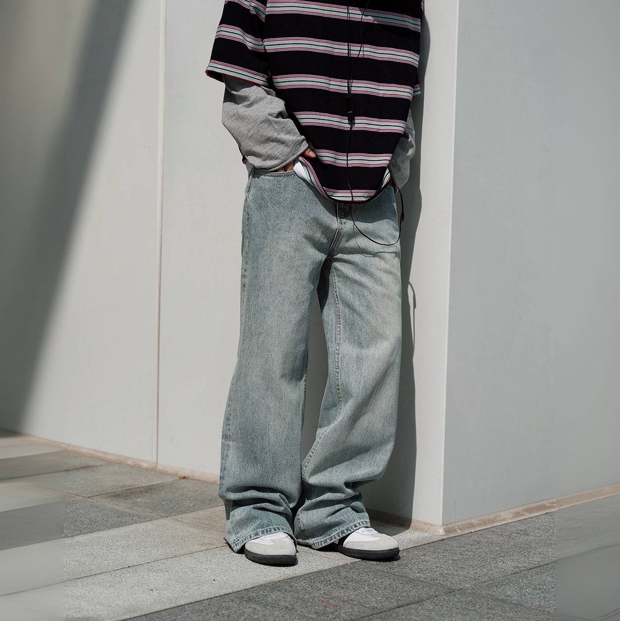 基礎水洗微喇叭牛仔褲