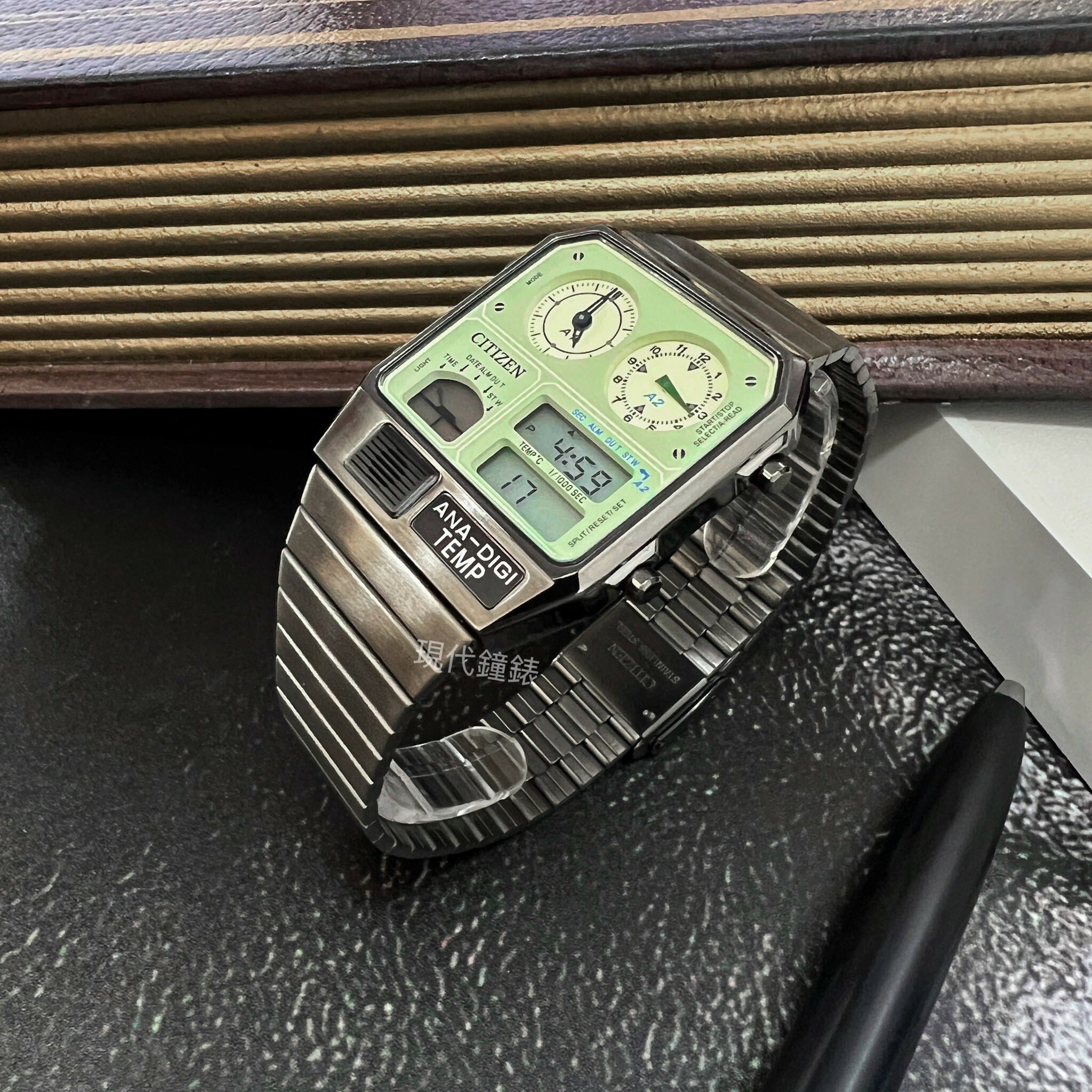 【CITIZEN星辰】夜光型者 金屬復刻數位雙顯腕錶  JG2147-85X 32.5mm 現代鐘錶