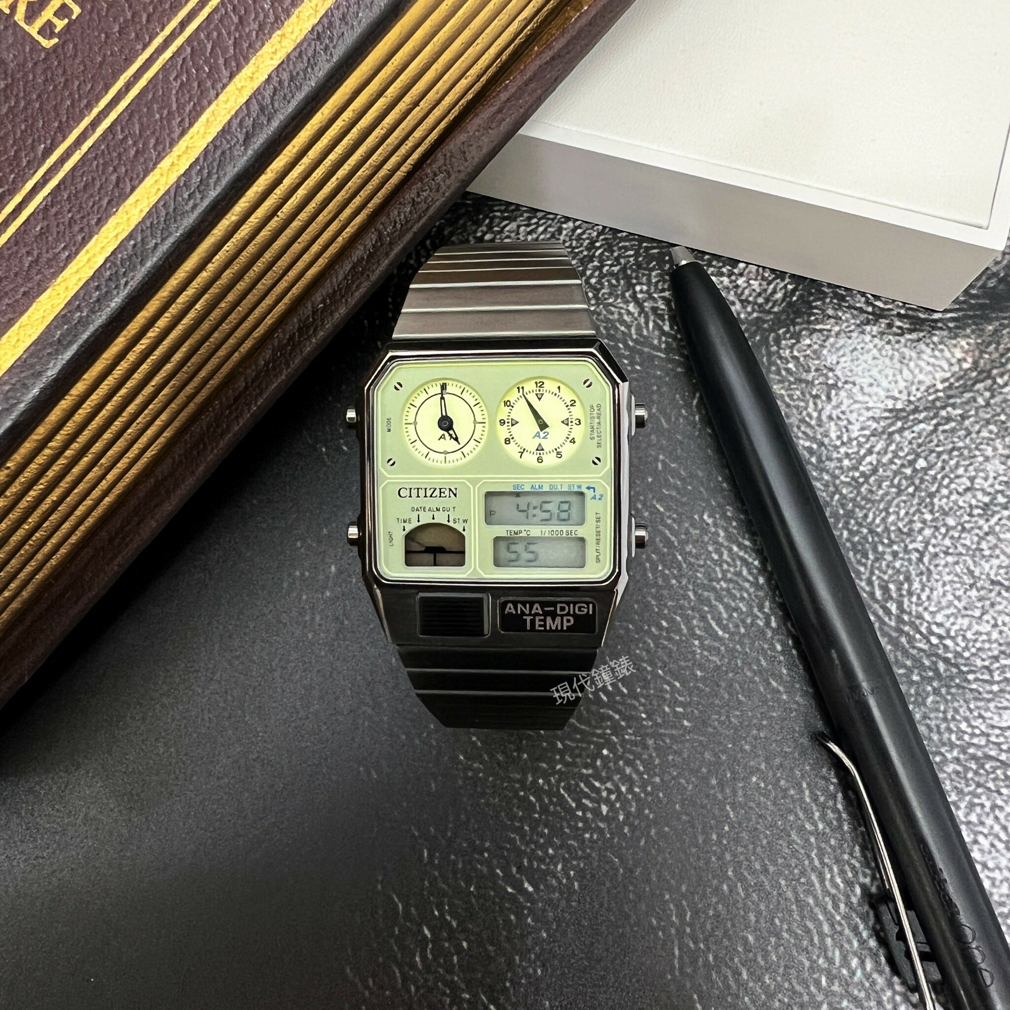 【CITIZEN星辰】夜光型者 金屬復刻數位雙顯腕錶  JG2147-85X 32.5mm 現代鐘錶