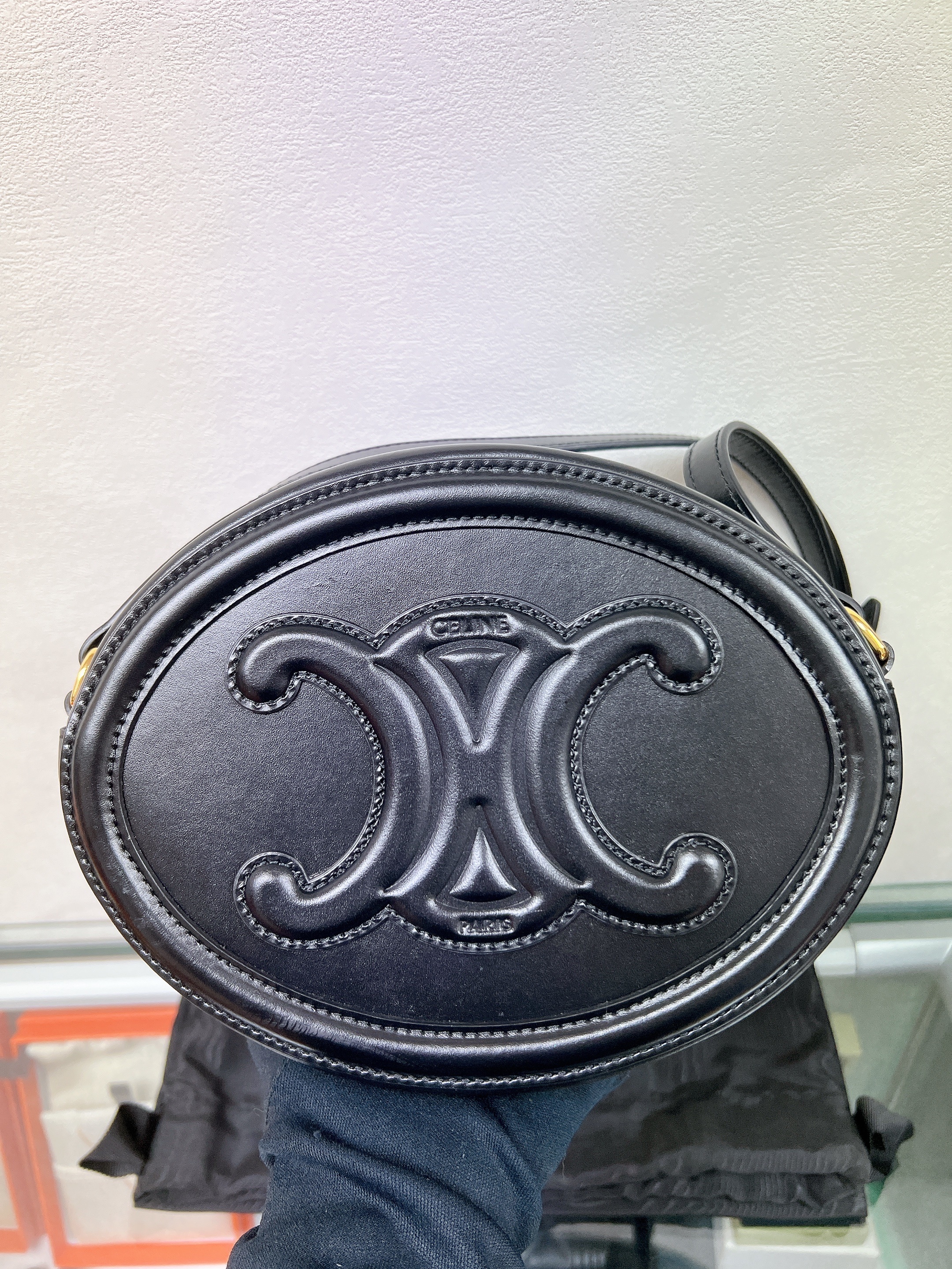 Celine triomphe oval purse cuir black