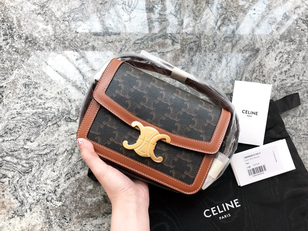 CELINE Teen Triomphe