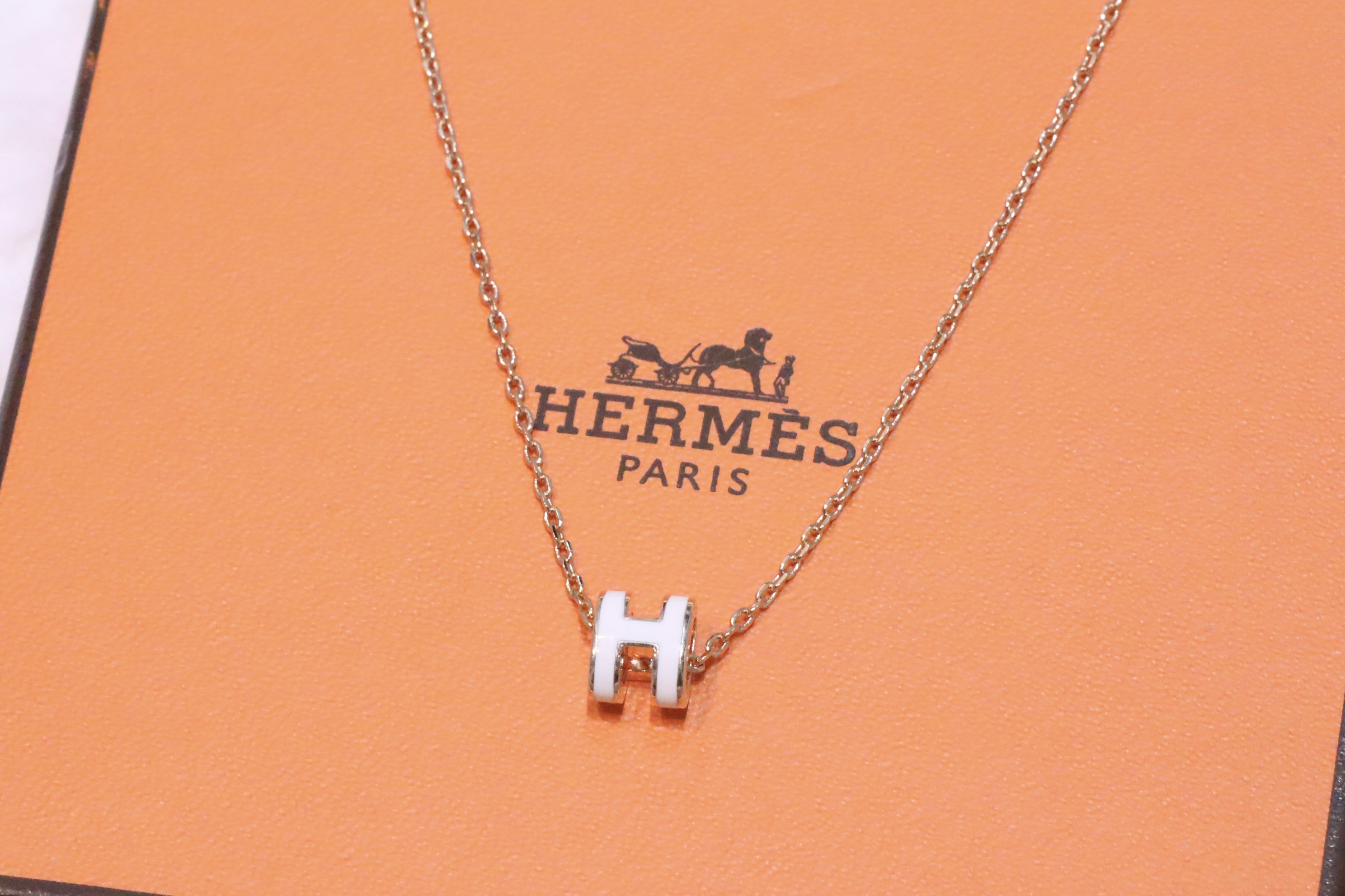 Hermes mini pop h 白玫瑰金吊墜🤍