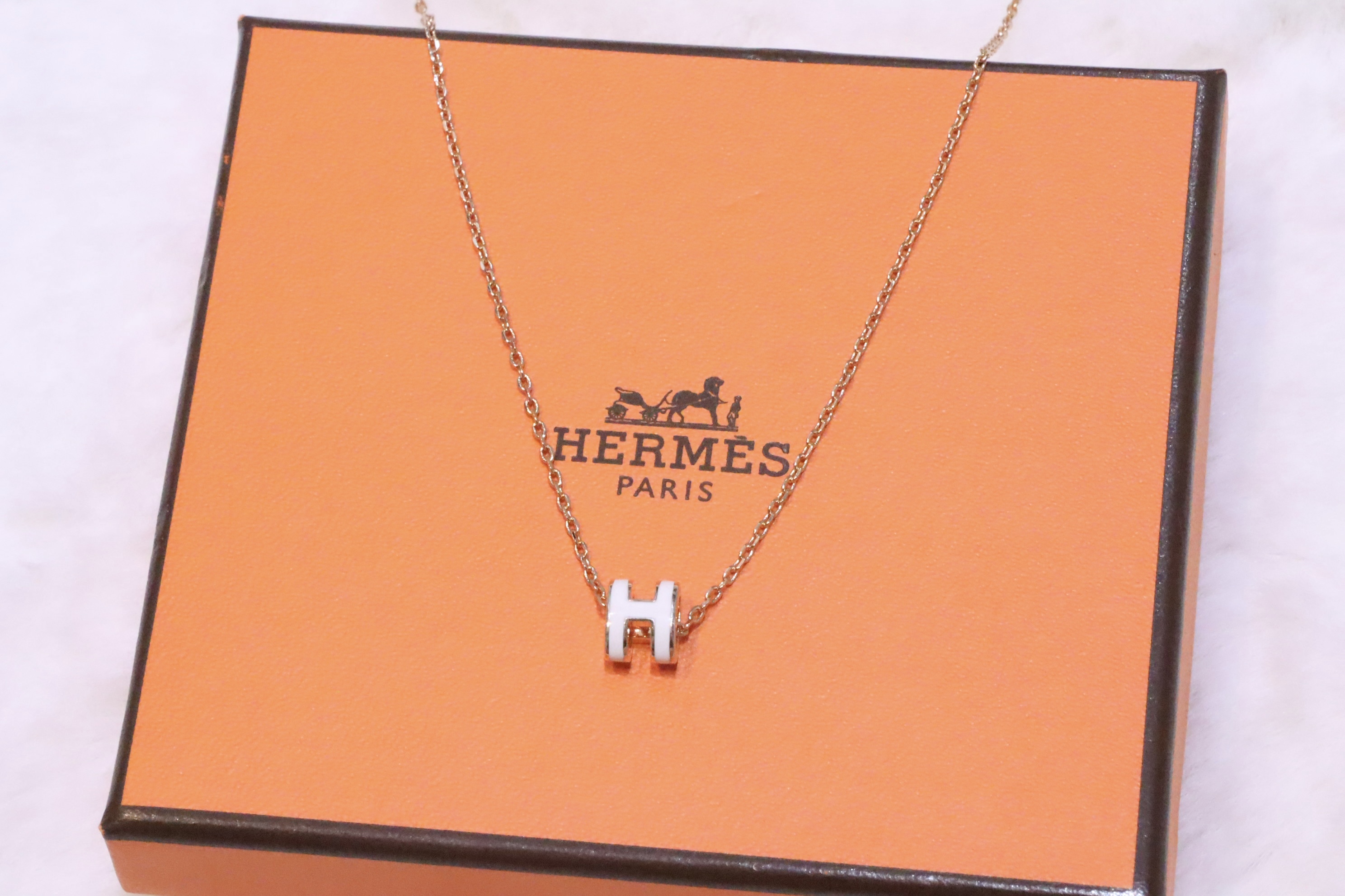 Hermes mini pop h 白玫瑰金吊墜🤍