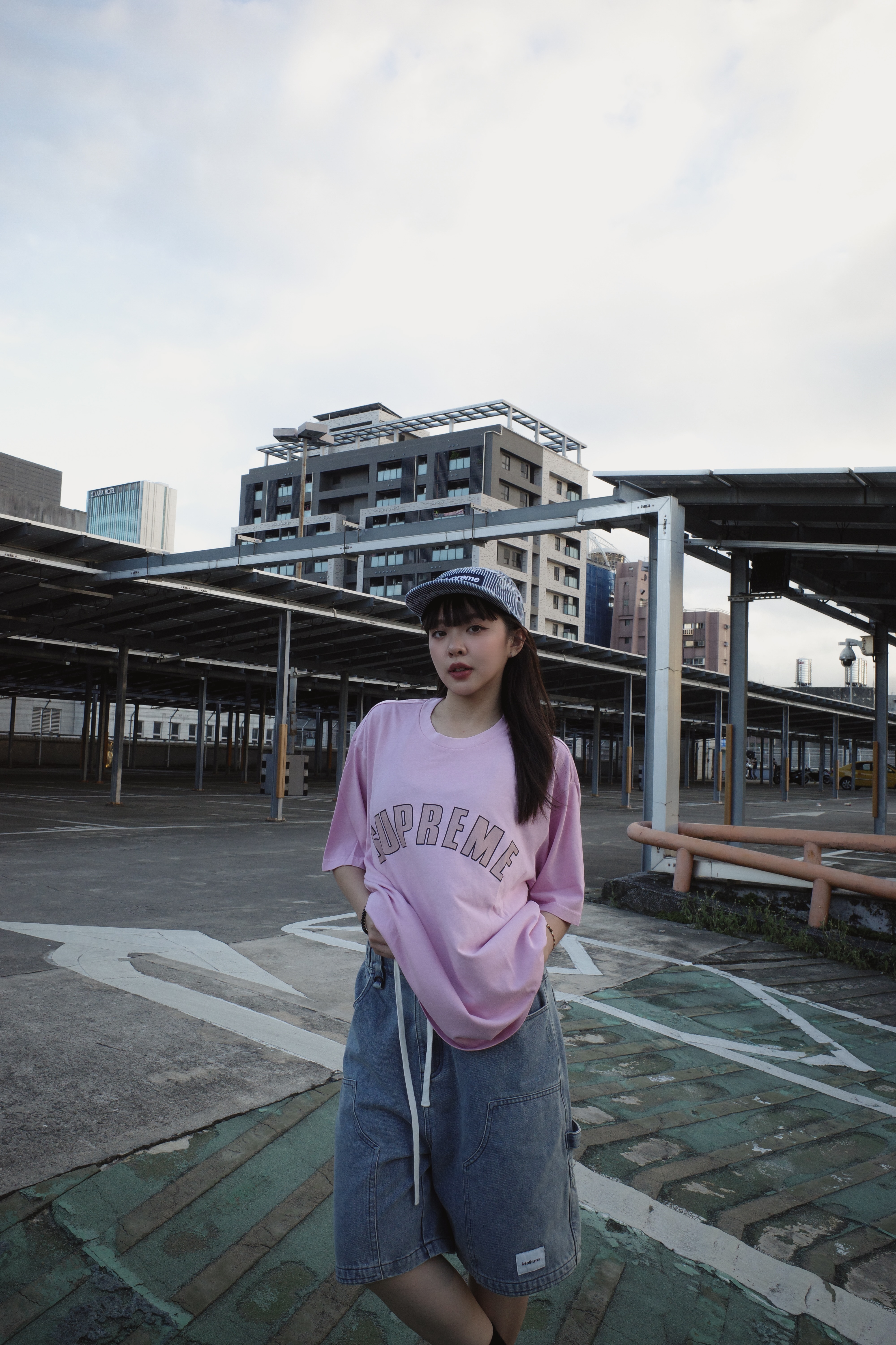 SUPREME CRACKED LOGO龜裂水洗 短袖 粉