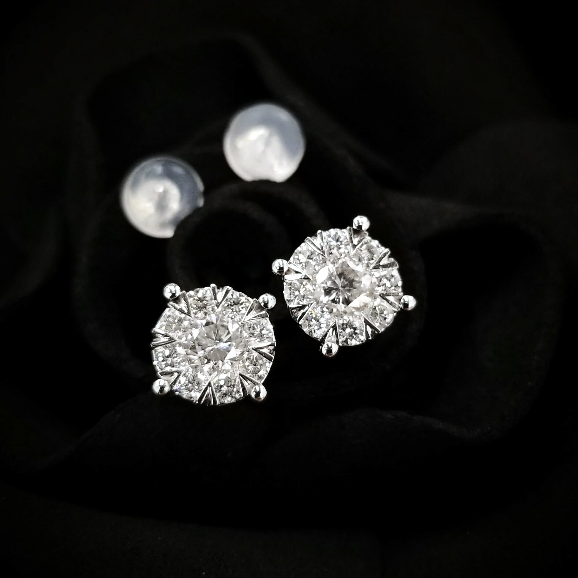 18K White Gold 0.81ct Diamond Earrings