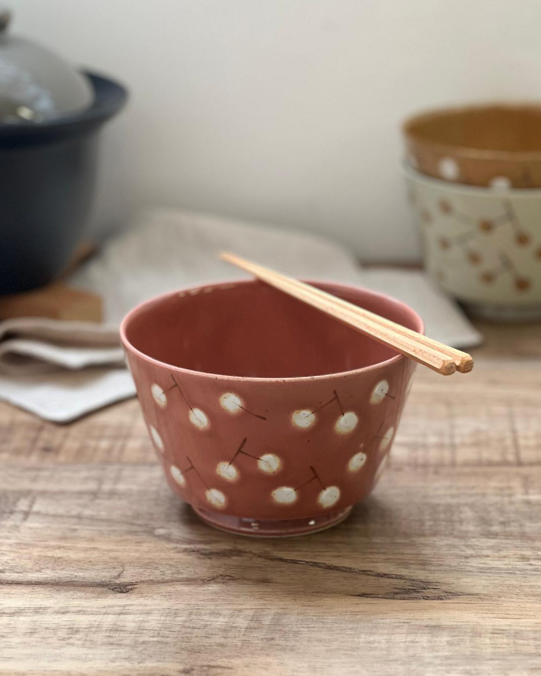 Handmade Porcelain Donburi Bowl rose red｜Hasami Ware