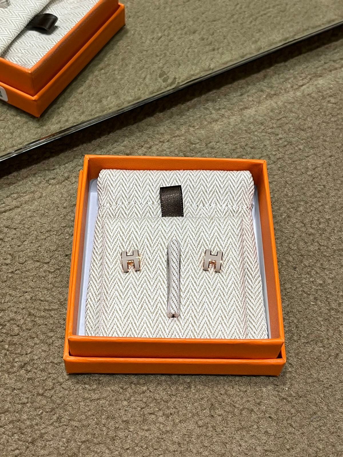 Mini pop H earrings 55 marron glace CD